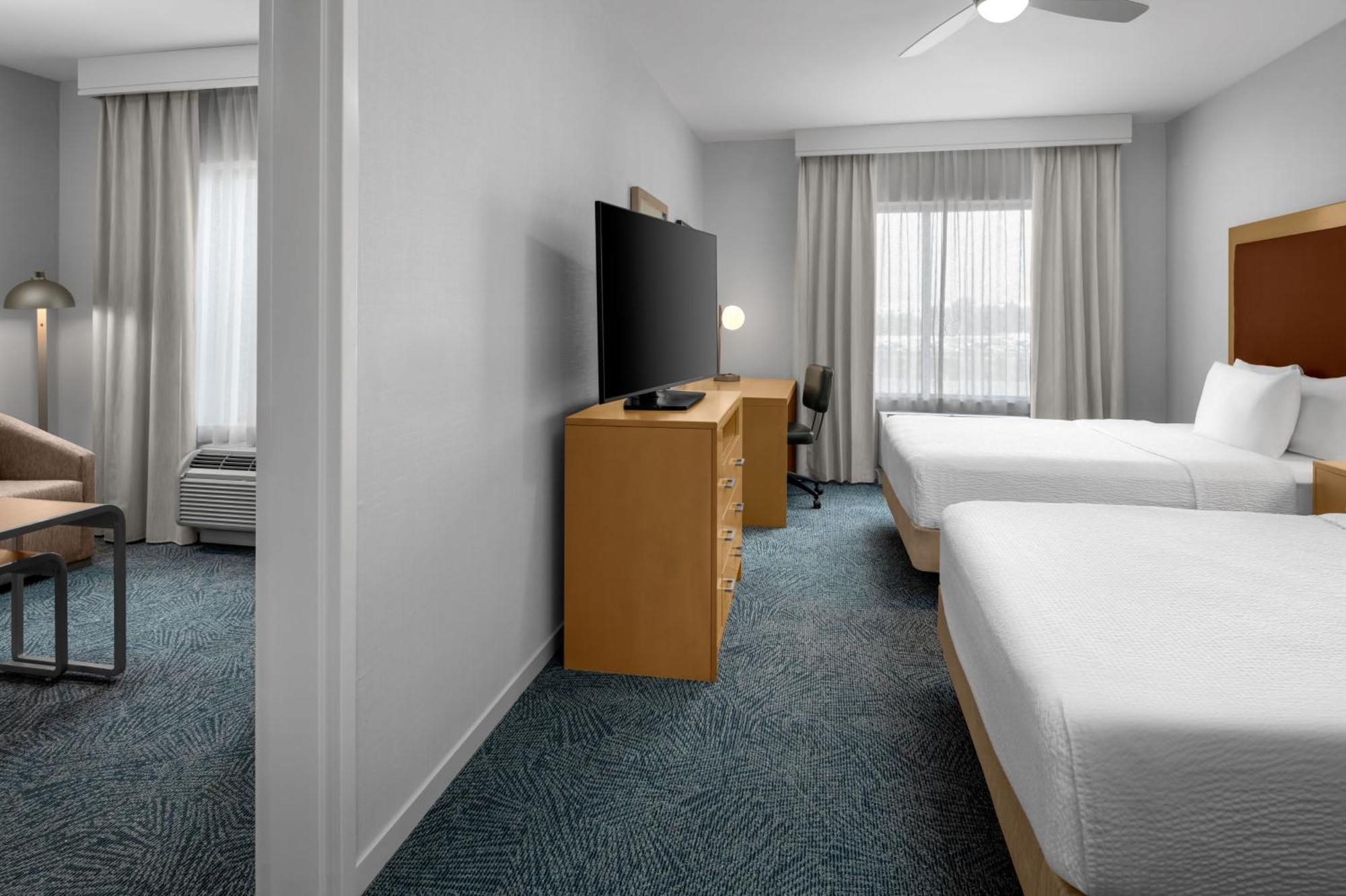 One-Bedroom Queen Suite Two Queen Beds Non-Smoking