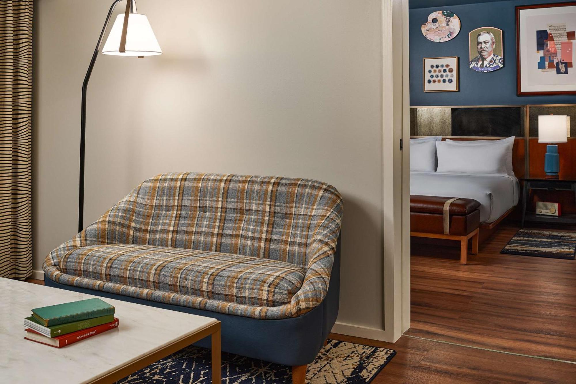 One-Bedroom King Suite Sofa Bed,1642351778:JPEG