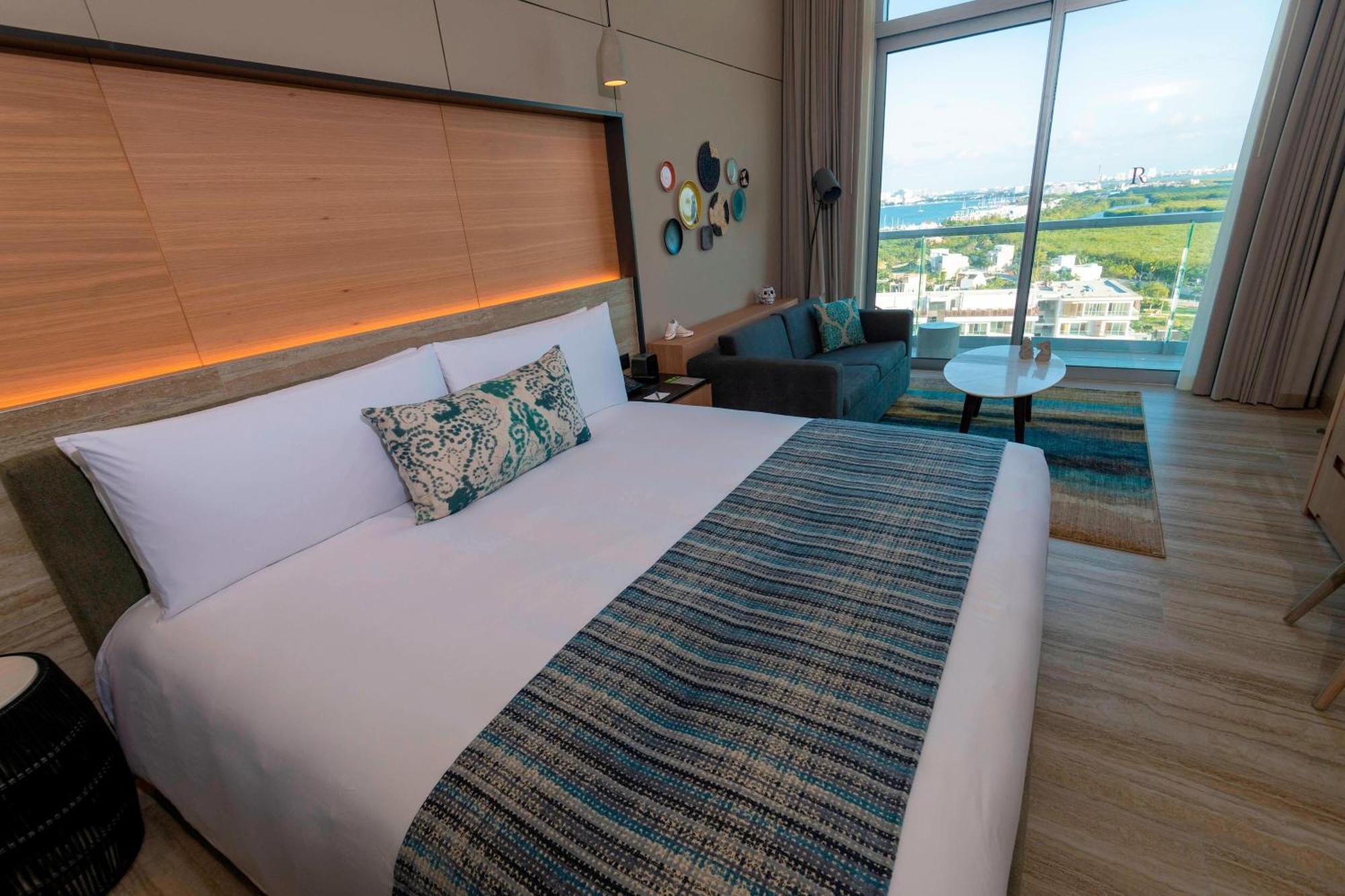 Deluxe King Room Ocean View