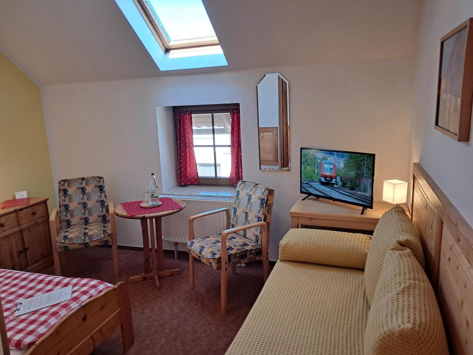 Standard Twin Room,1642379170:JPEG