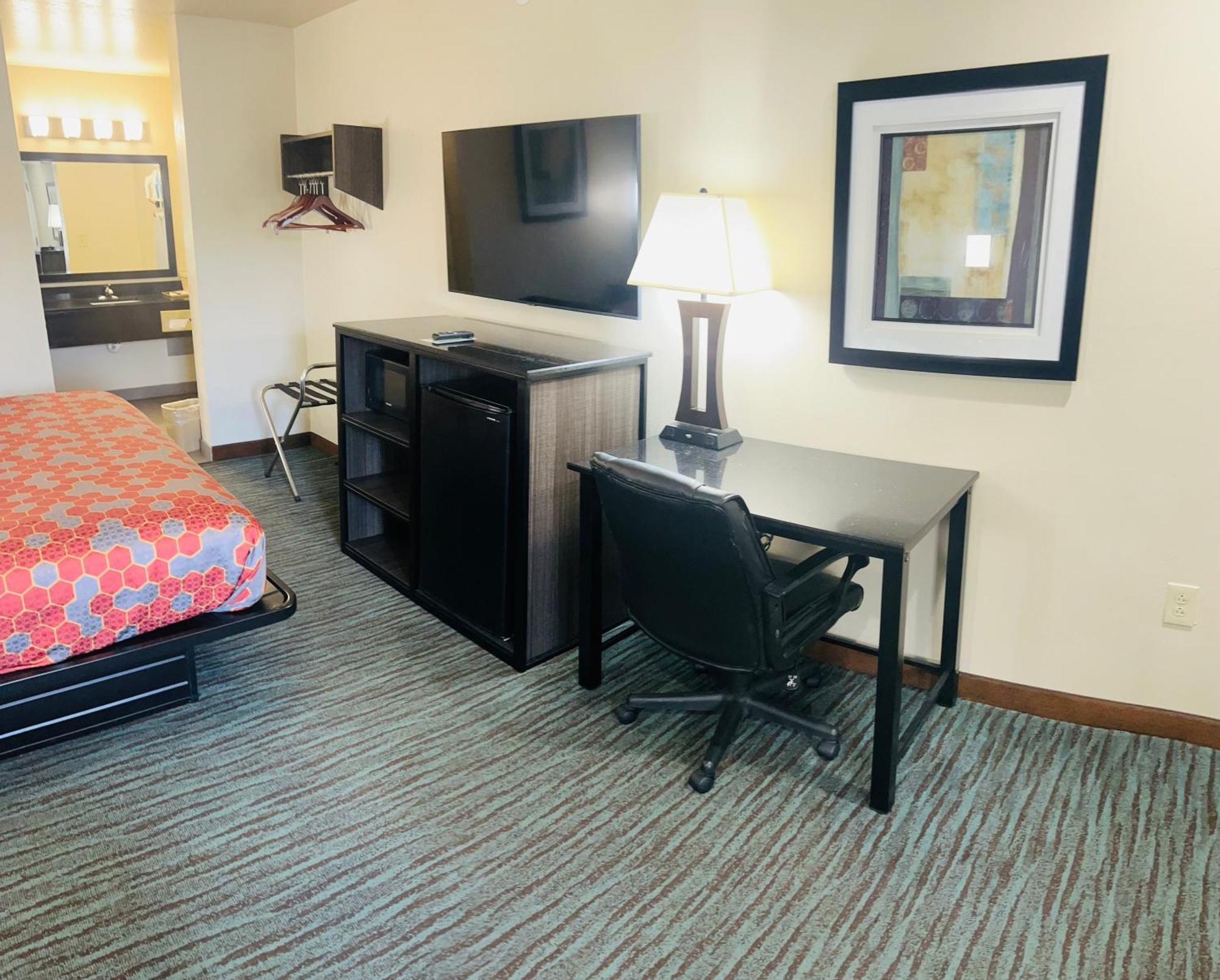 Deluxe Queen Room
