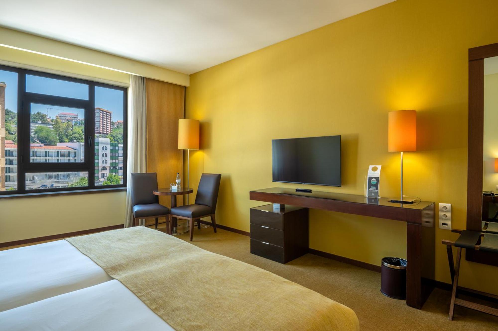 Twin Room,1642960831:JPEG