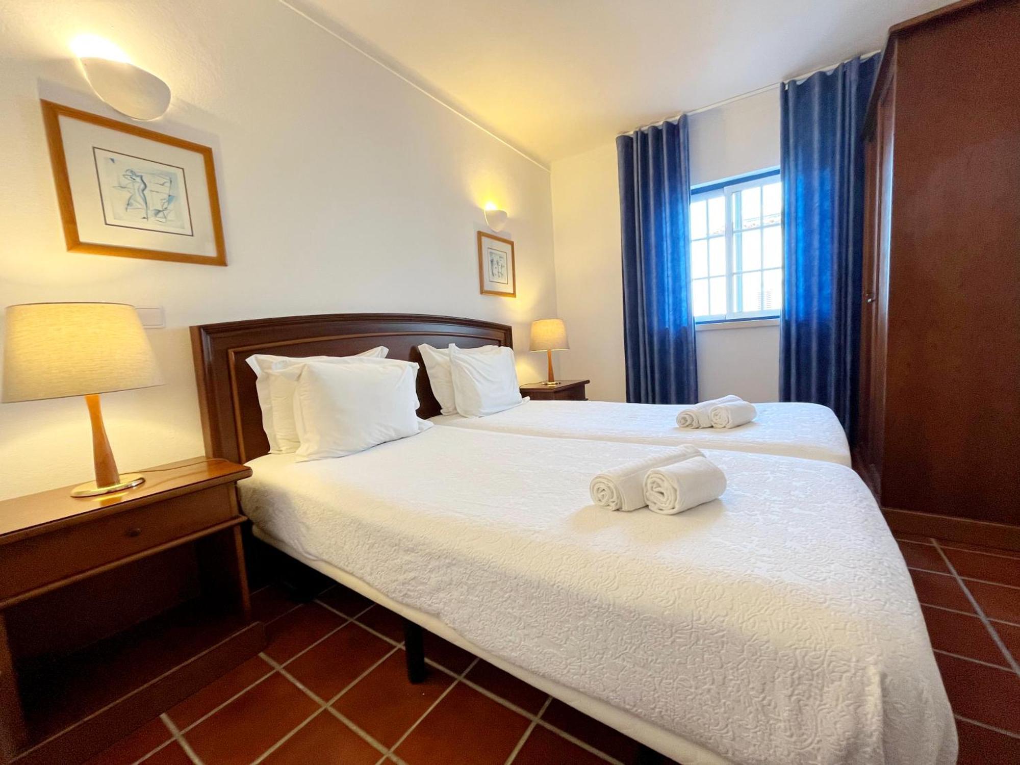 One-Bedroom Apartment Twin