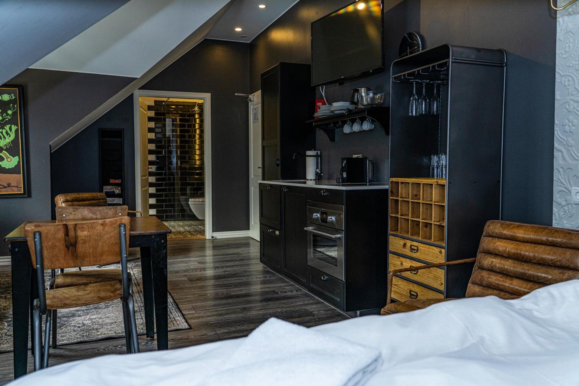 Penthouse Studio