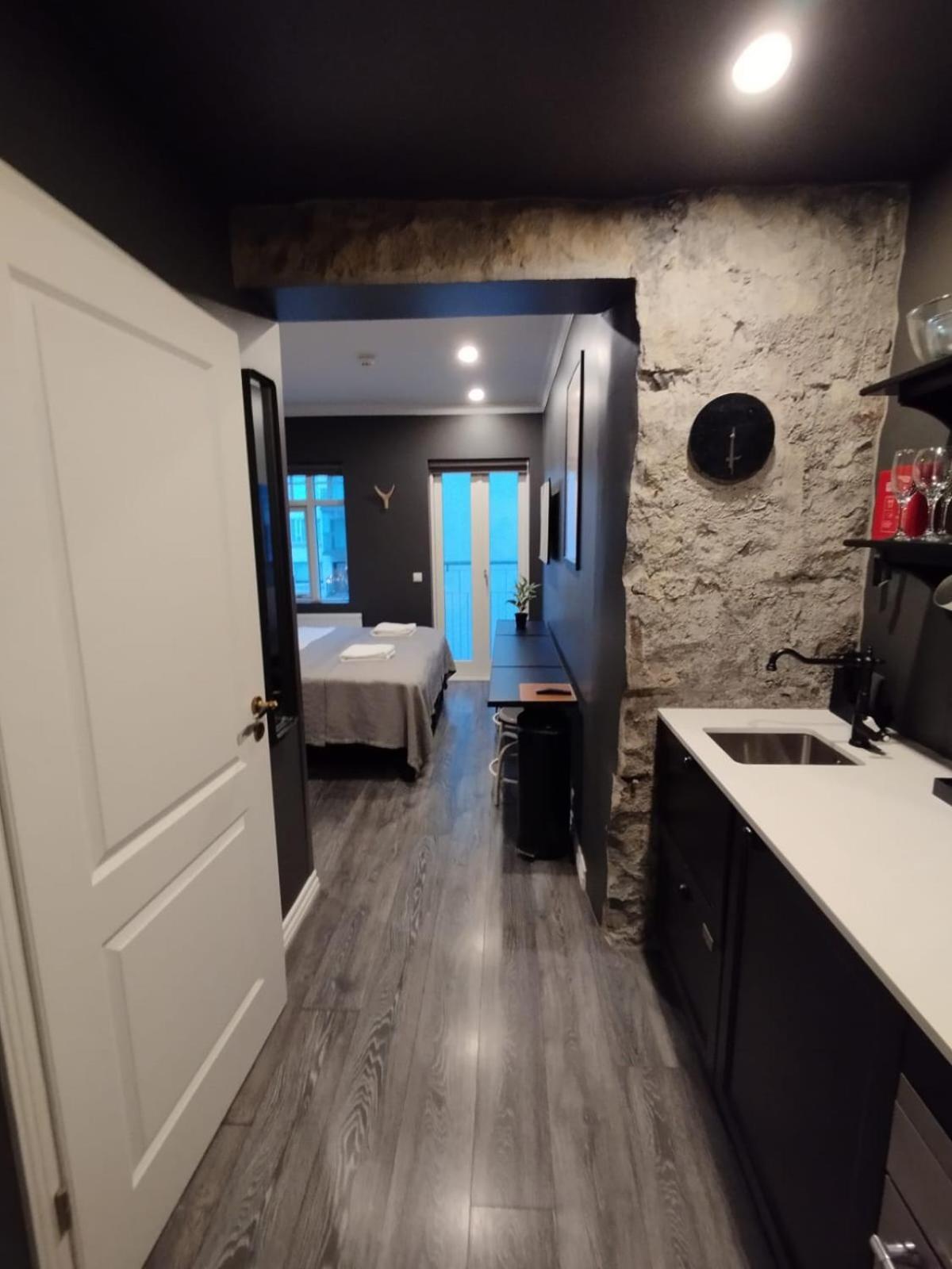Deluxe Studio