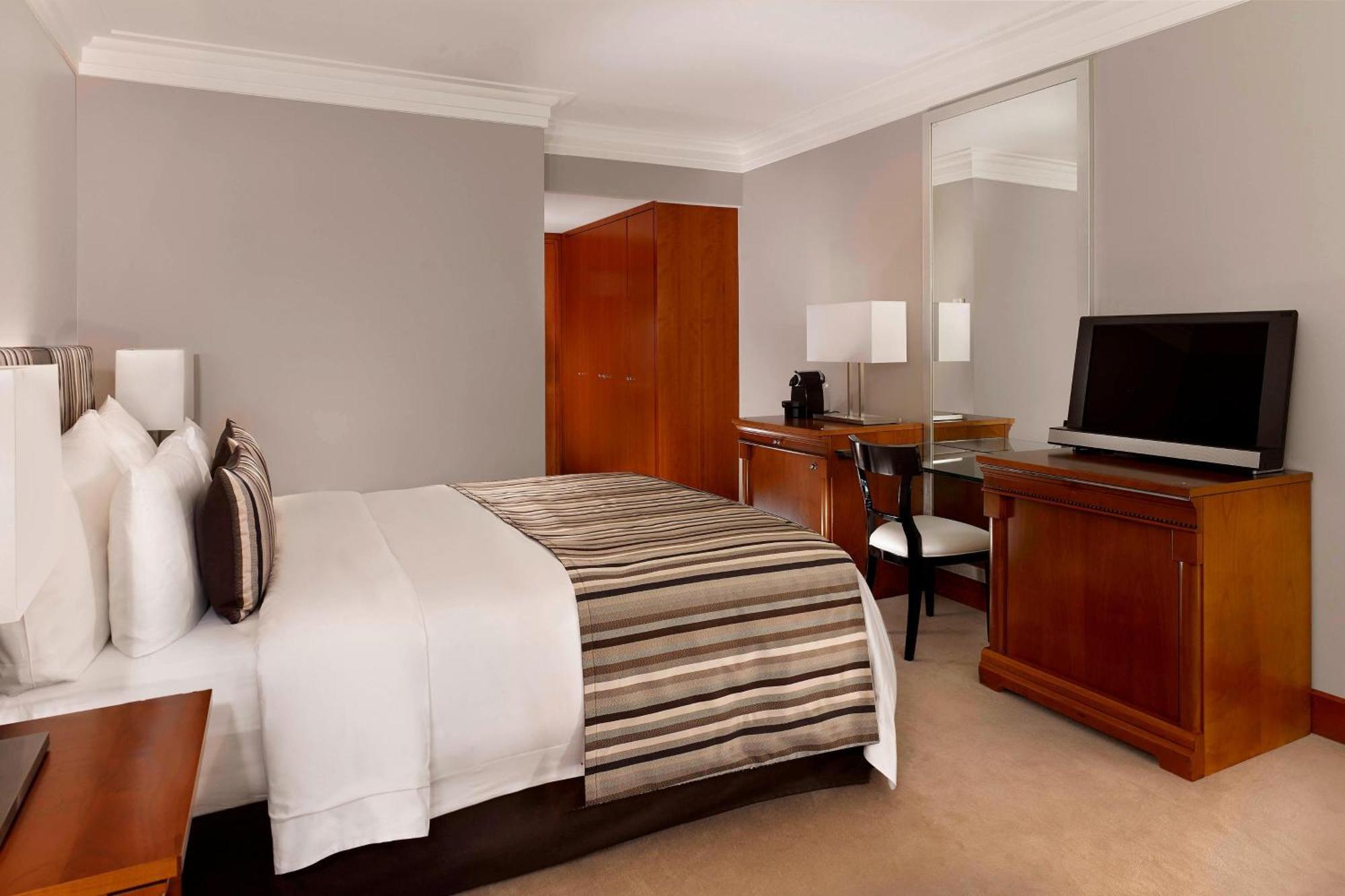 Deluxe King or Twin Room Lake View