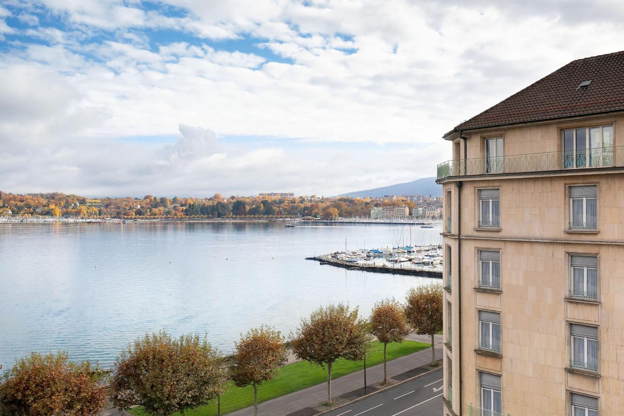 Premium King or Twin Room Partial Lake View