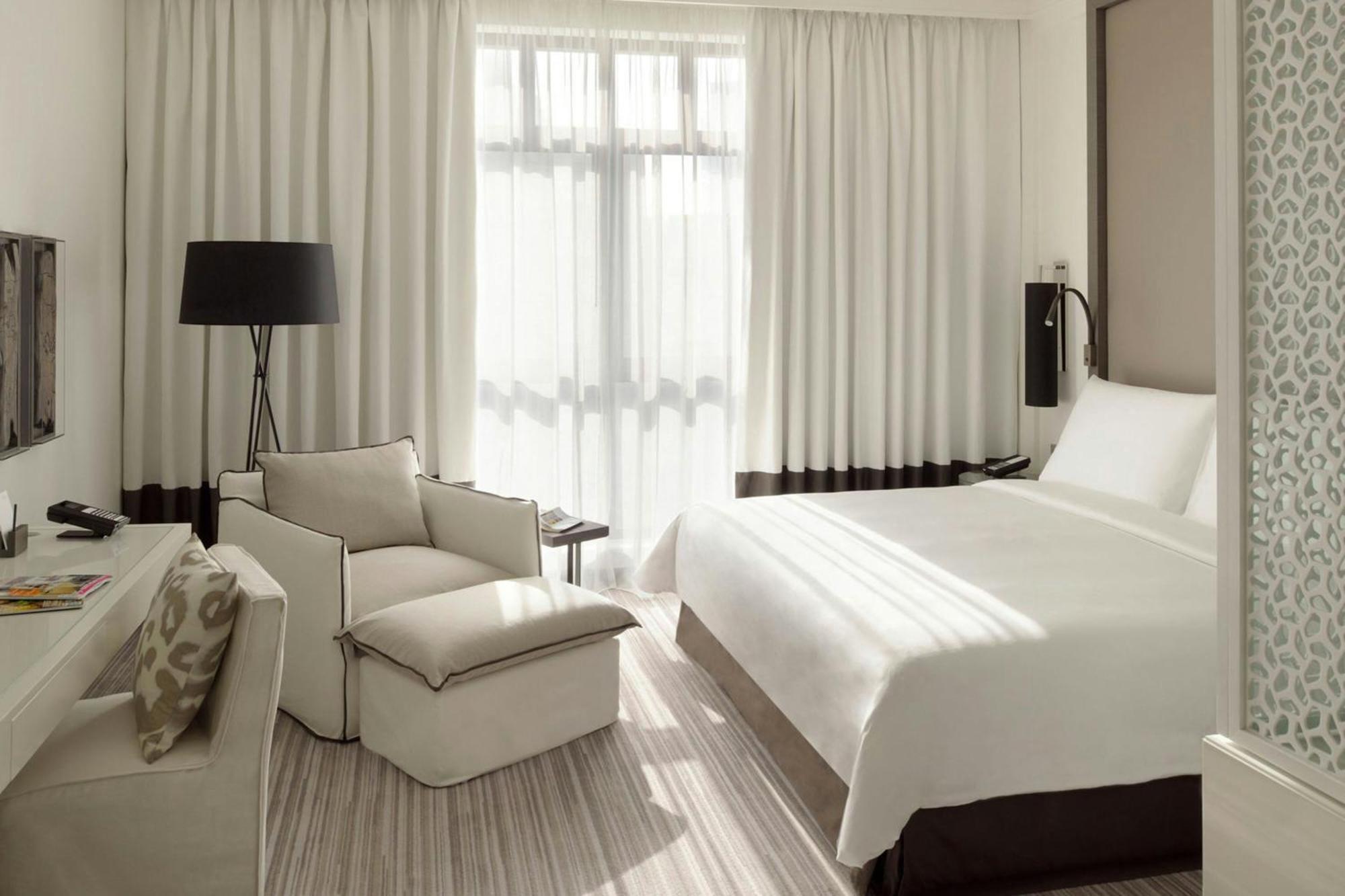 Junior King Suite with Balcony and City View,1643134522:JPEG