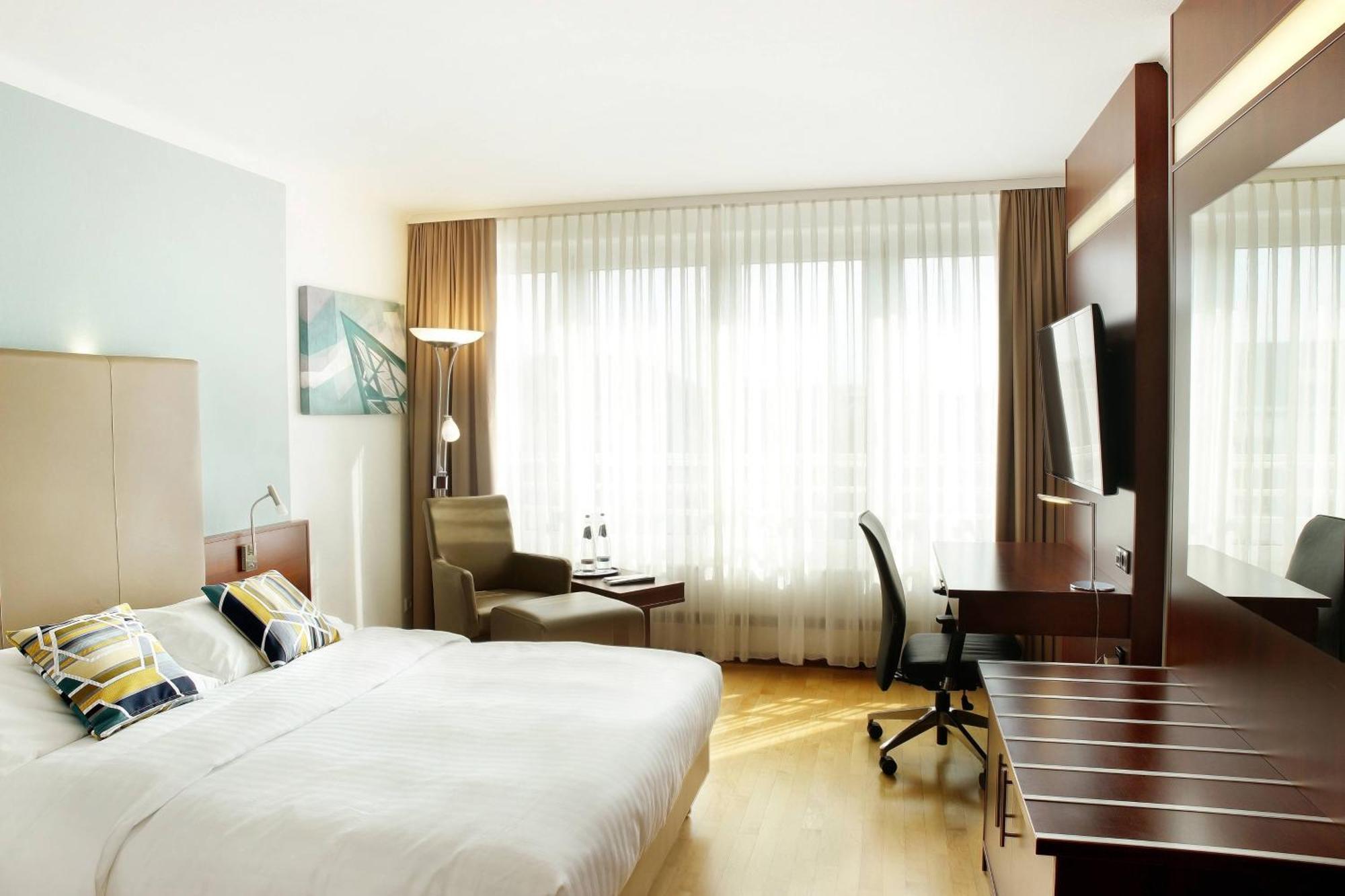 Executive Queen Room,1643135849:JPEG