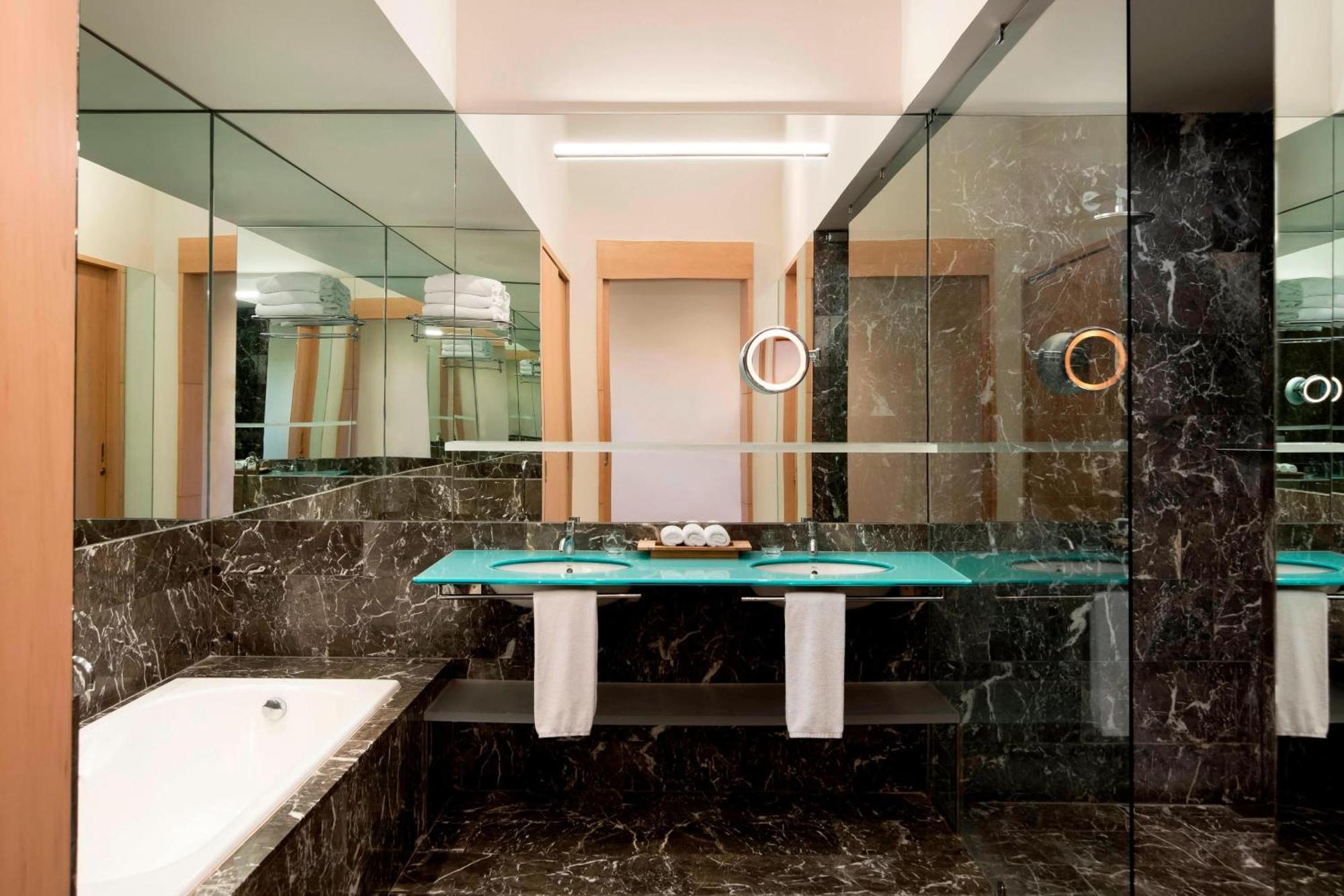 Premium Spa Guest room 1 King Elciego village view,1643138373:JPEG