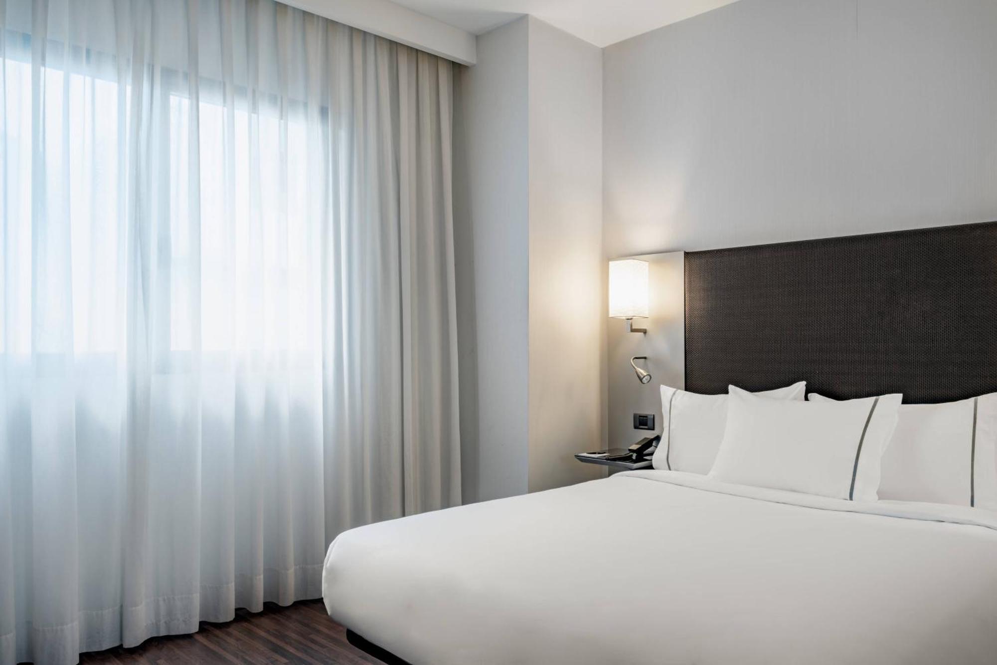 Standard Room Queen Guest room 1 Queen,1643138477:JPEG