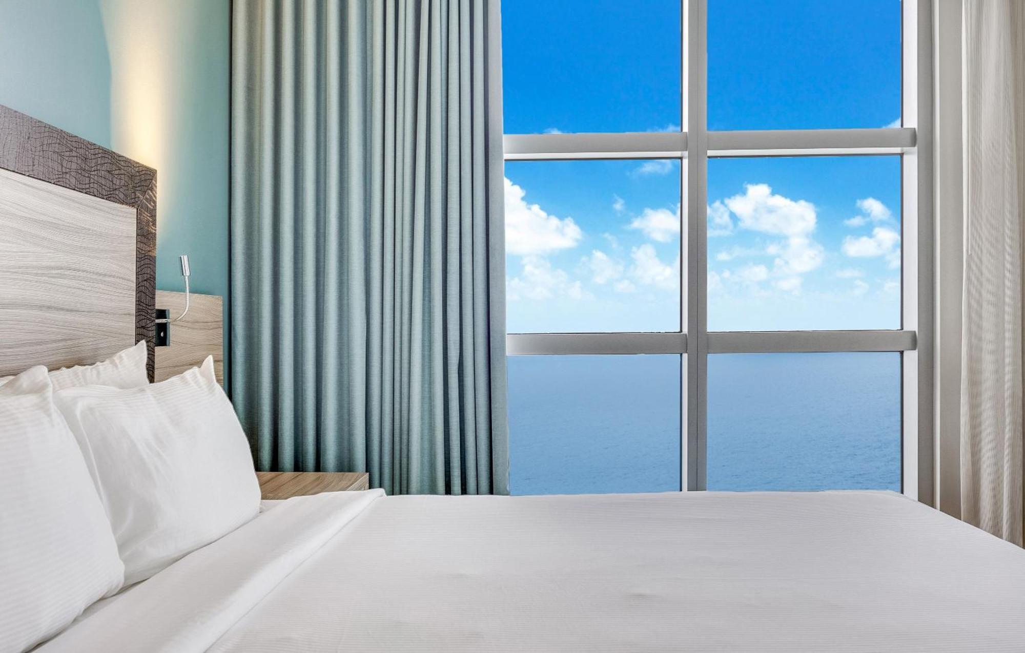 Deluxe One-Bedroom Oceanfront Suite