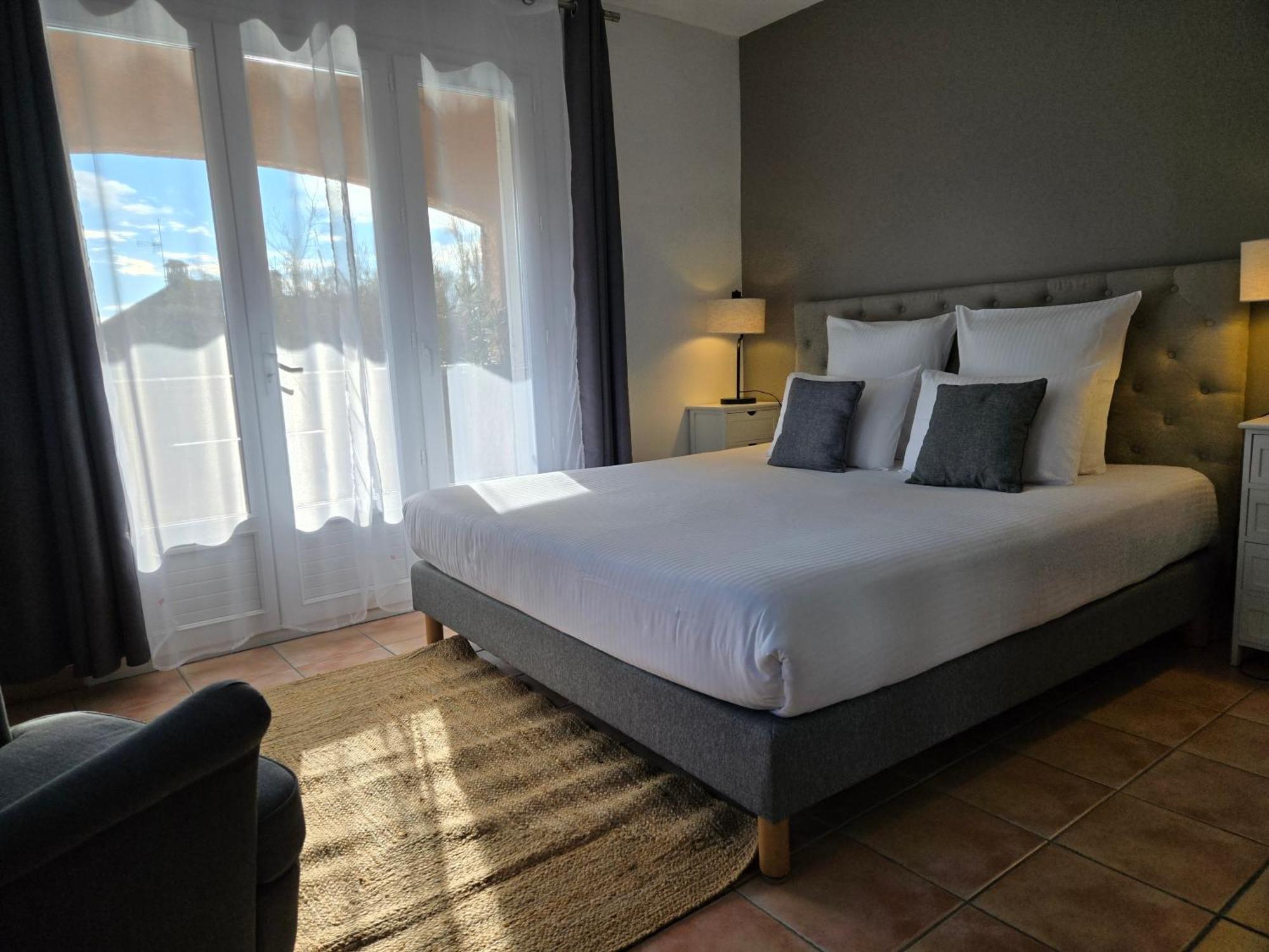 King Room Pool View,1655267487:JPEG