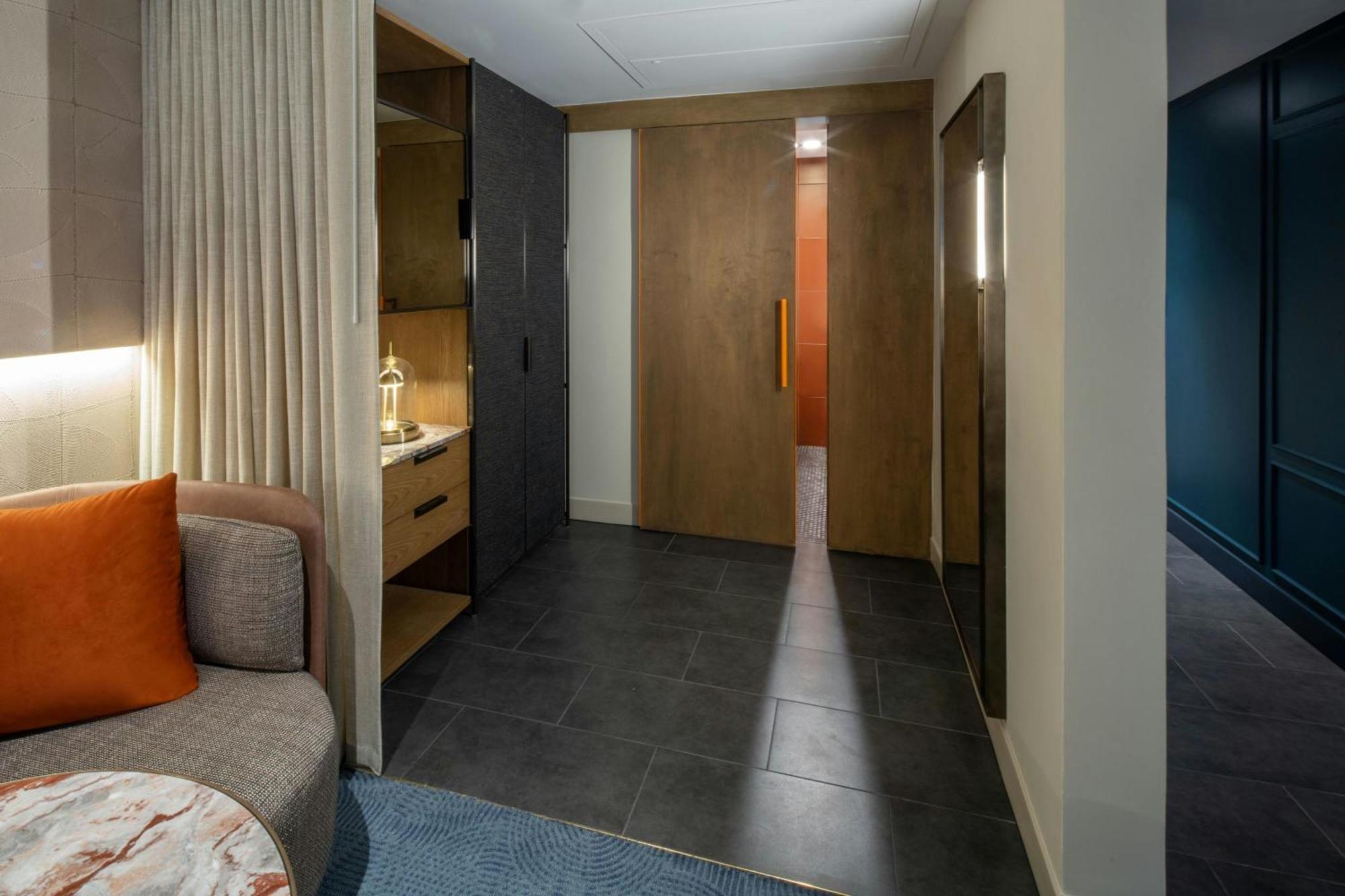 Premier King Room