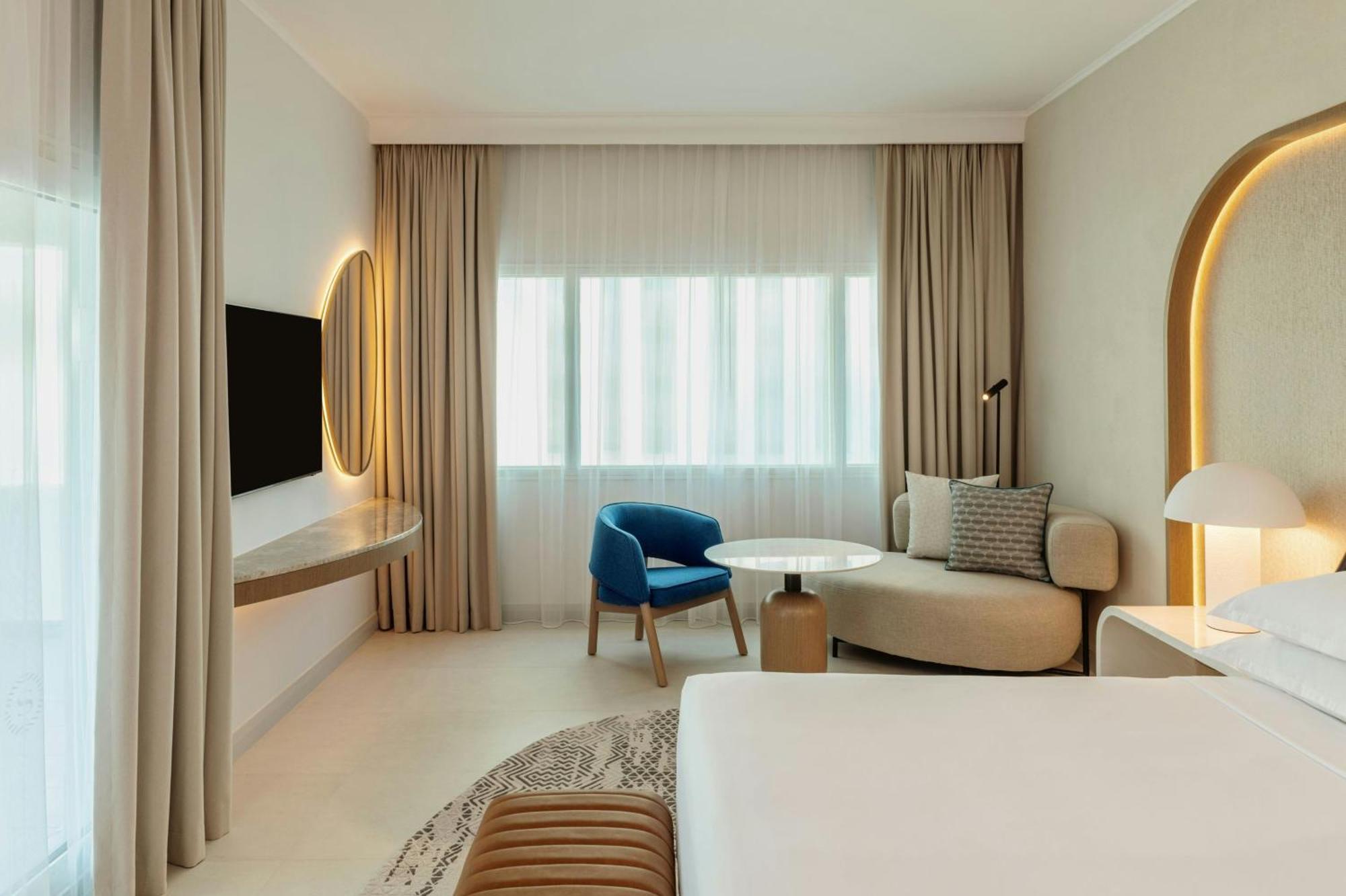 Deluxe King Balcony JBR View Private beach Access