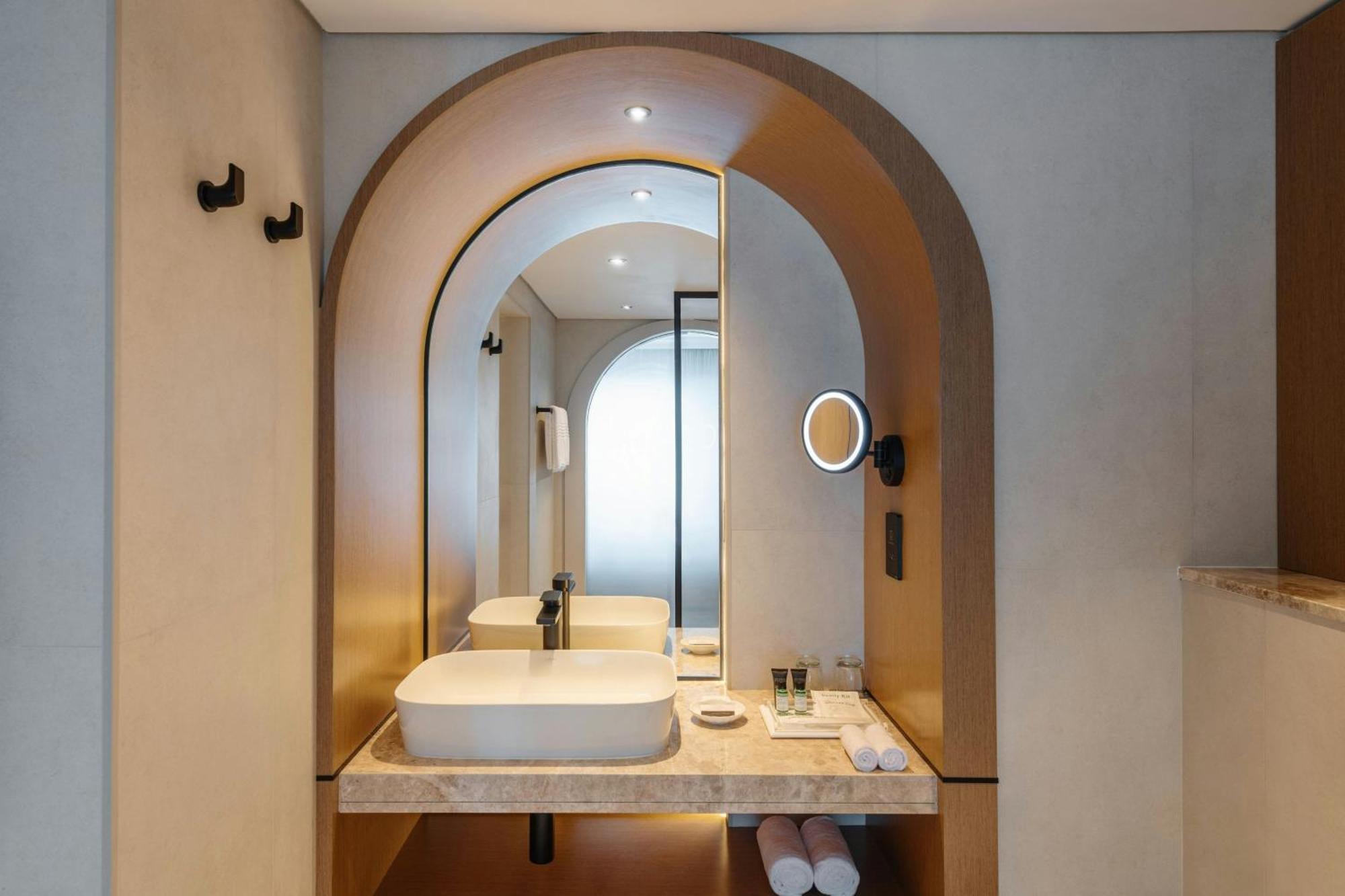 Deluxe King Room JBR View Private beach Access