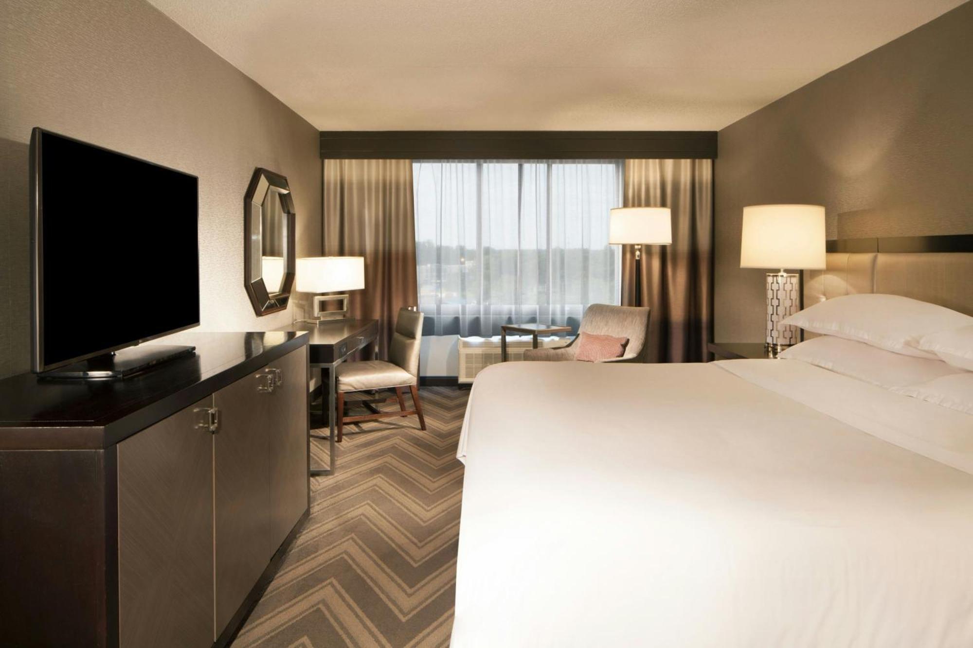 Guest Room, 1 King,1643141664:JPEG