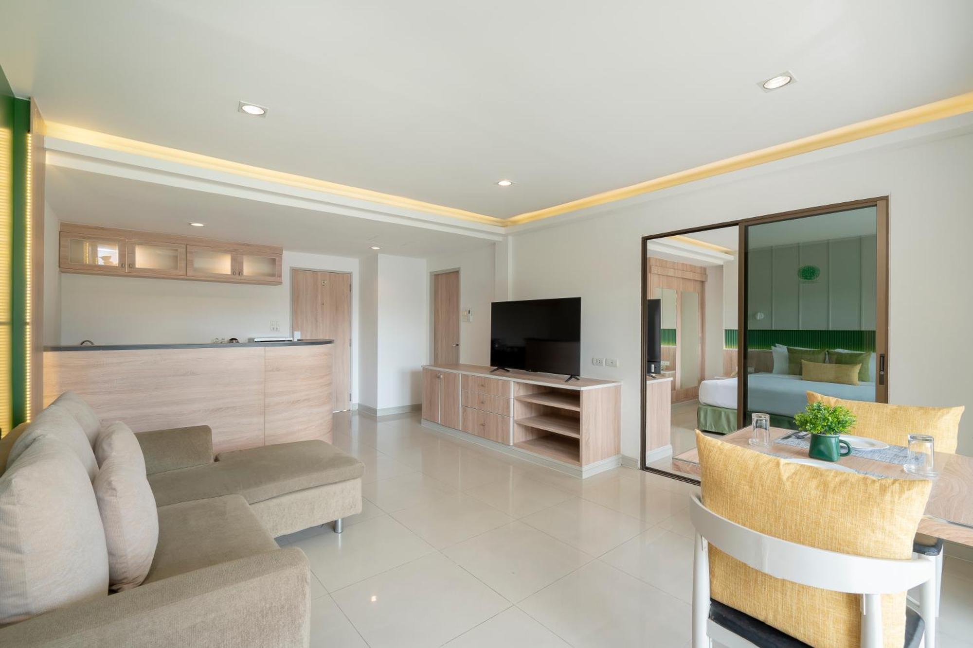 Family Two-Bedroom Suite,1648892329:JPEG