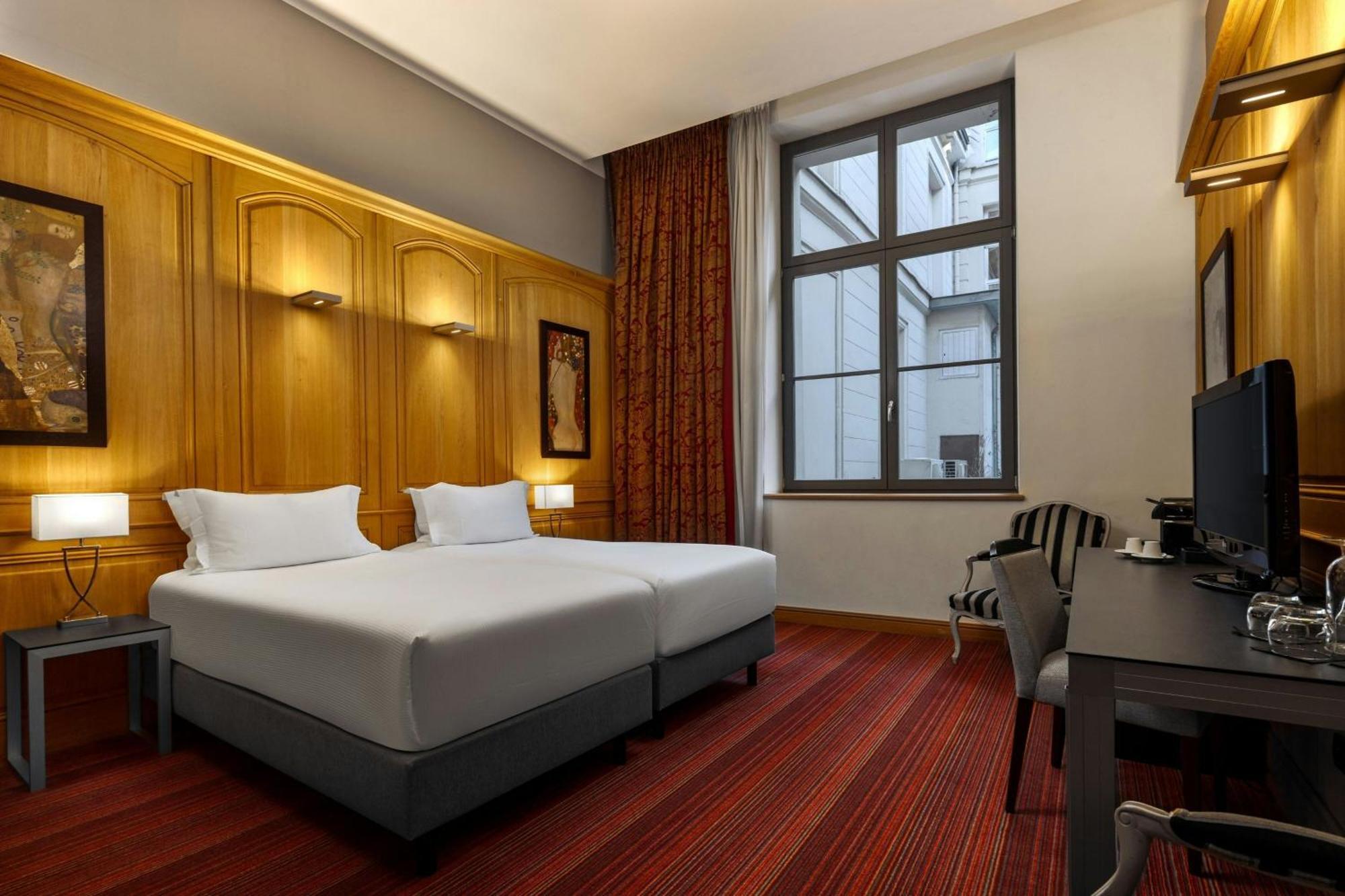 TRADITION, Guest room, 1 King, Limited View,1643150517:JPEG