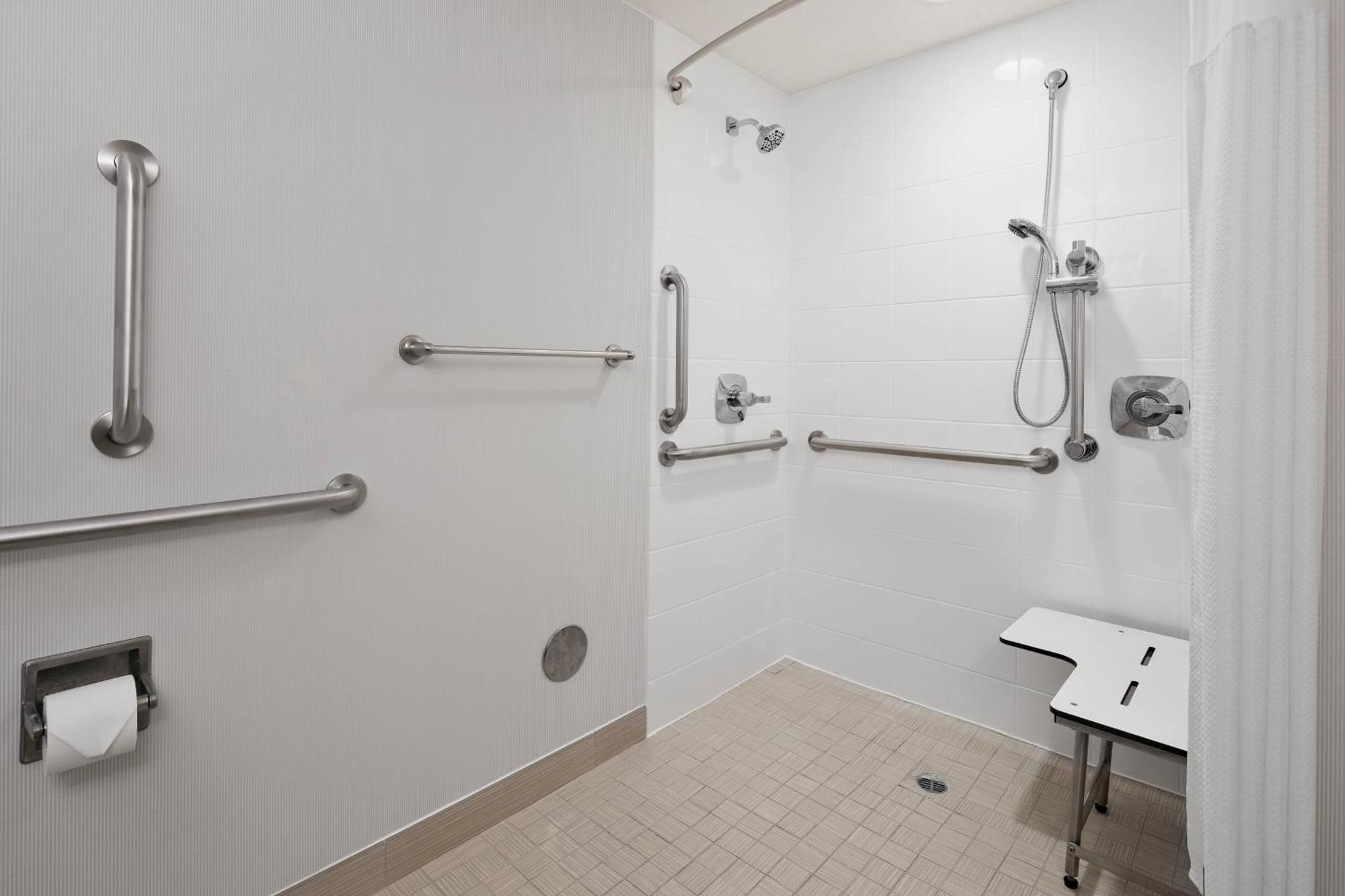 King Room Bathtub Mobility Access or Hearing Accessible