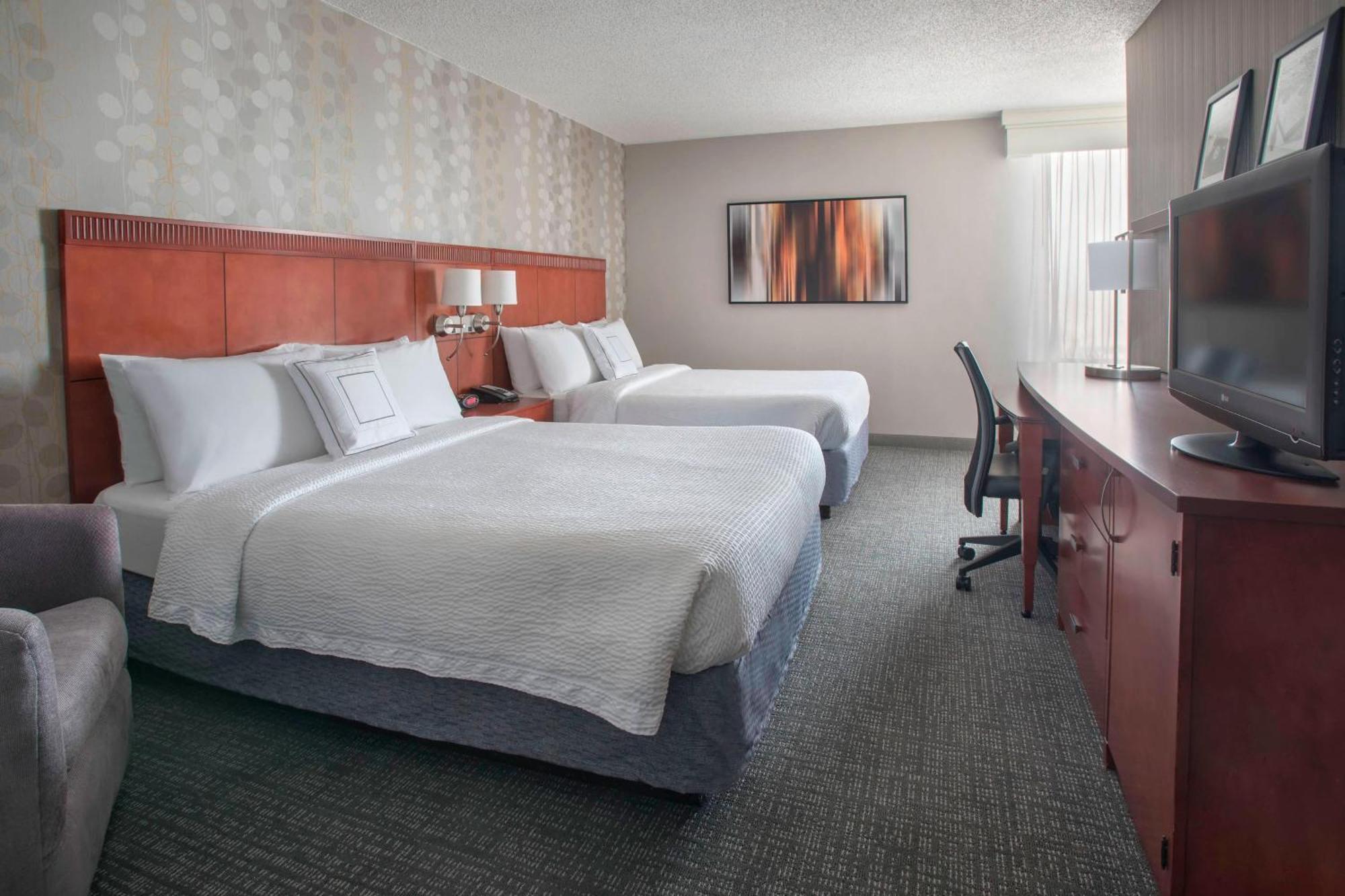 Queen Room with Two Queen Beds, Bathtub and Sofa Bed - Mobility Access/Hearing Accessible