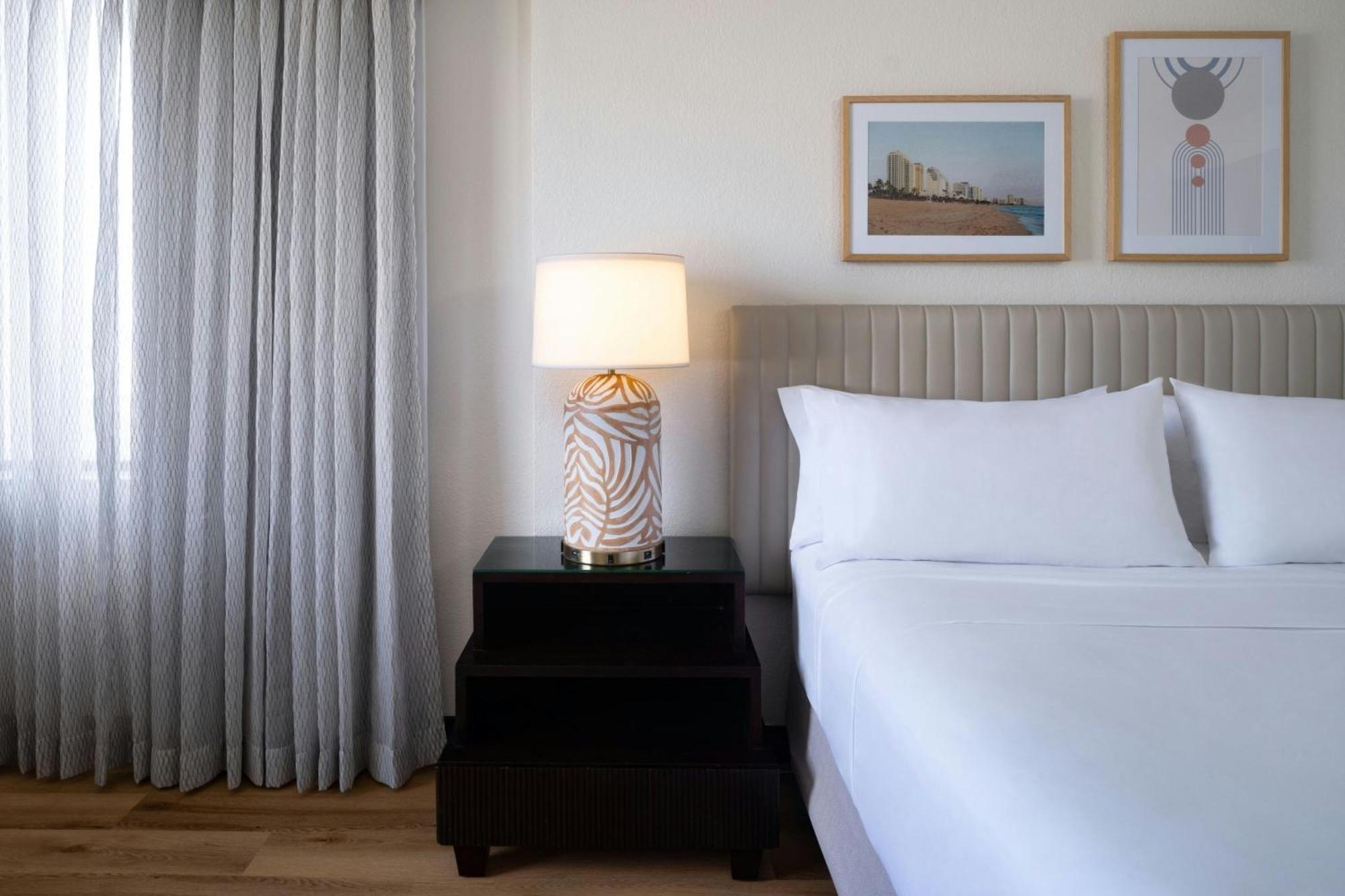 King Corner Room