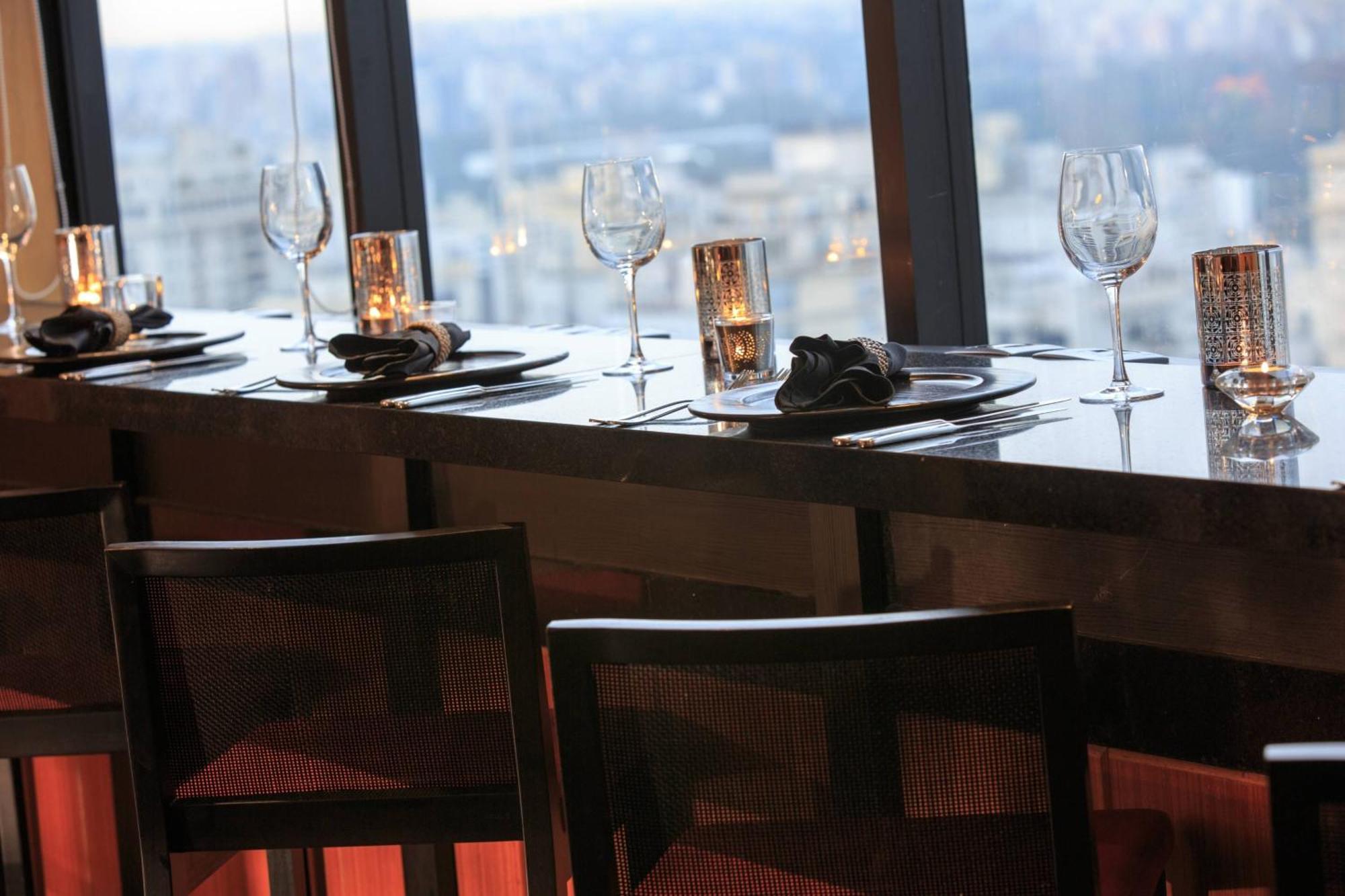 Club Room City View