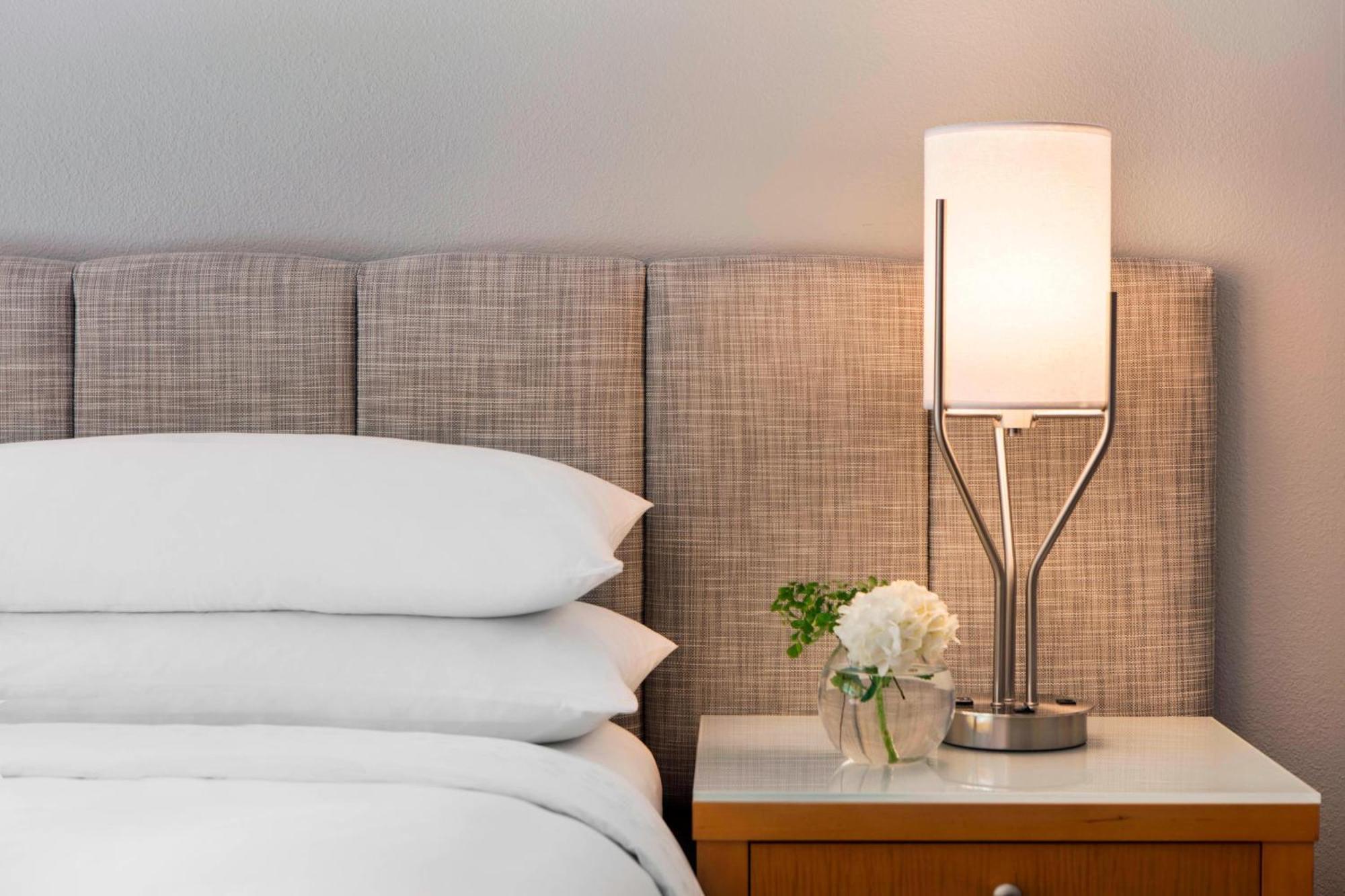 Junior King Suite with Mountain View (No Resort Fees),1643156262:JPEG