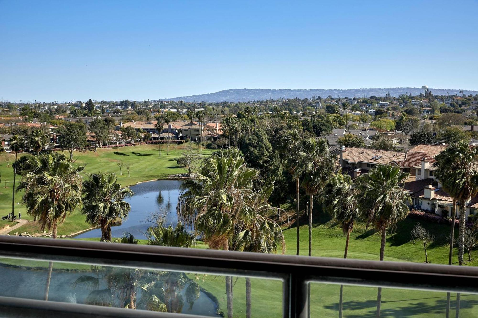 Balcony King Room Golf View
