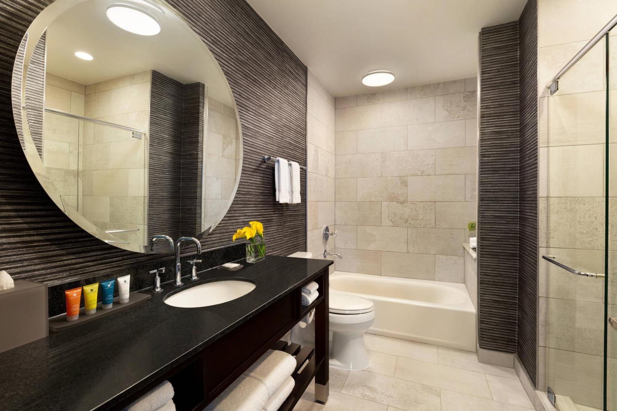 One-Bedroom King Suite