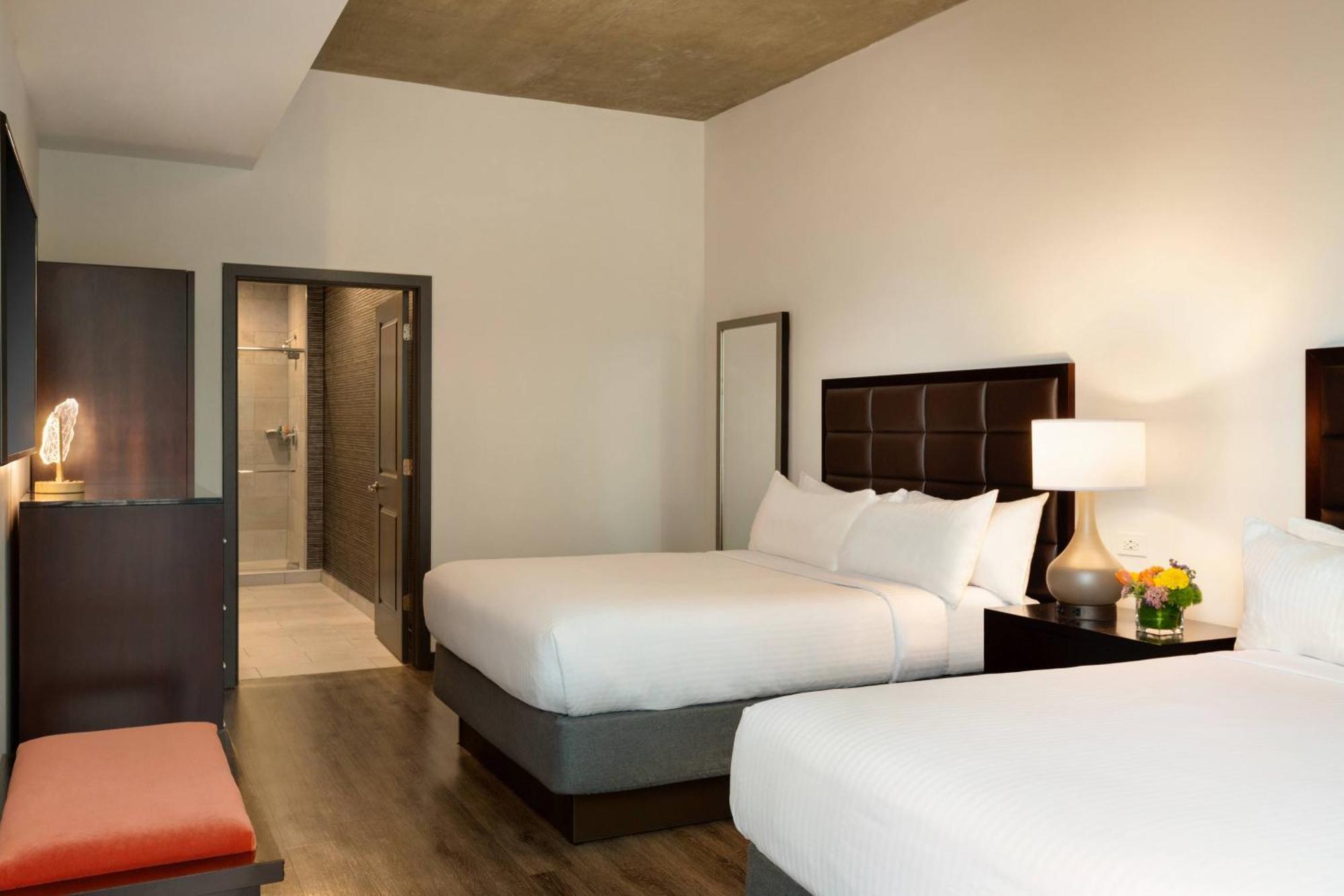 One-Bedroom Queen Suite City View