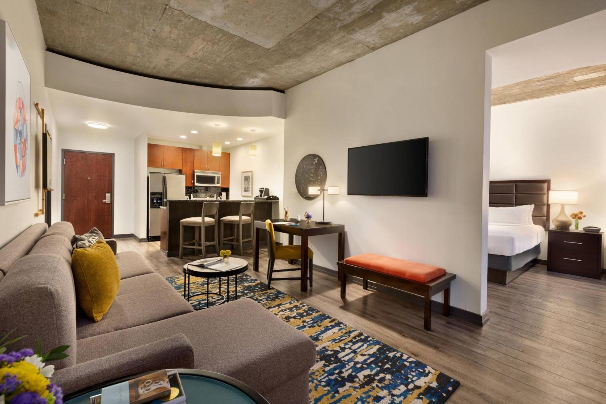 One-Bedroom King Suite Balcony Adapted Tub Mobility Hearing Accessible,1643162365:JPEG
