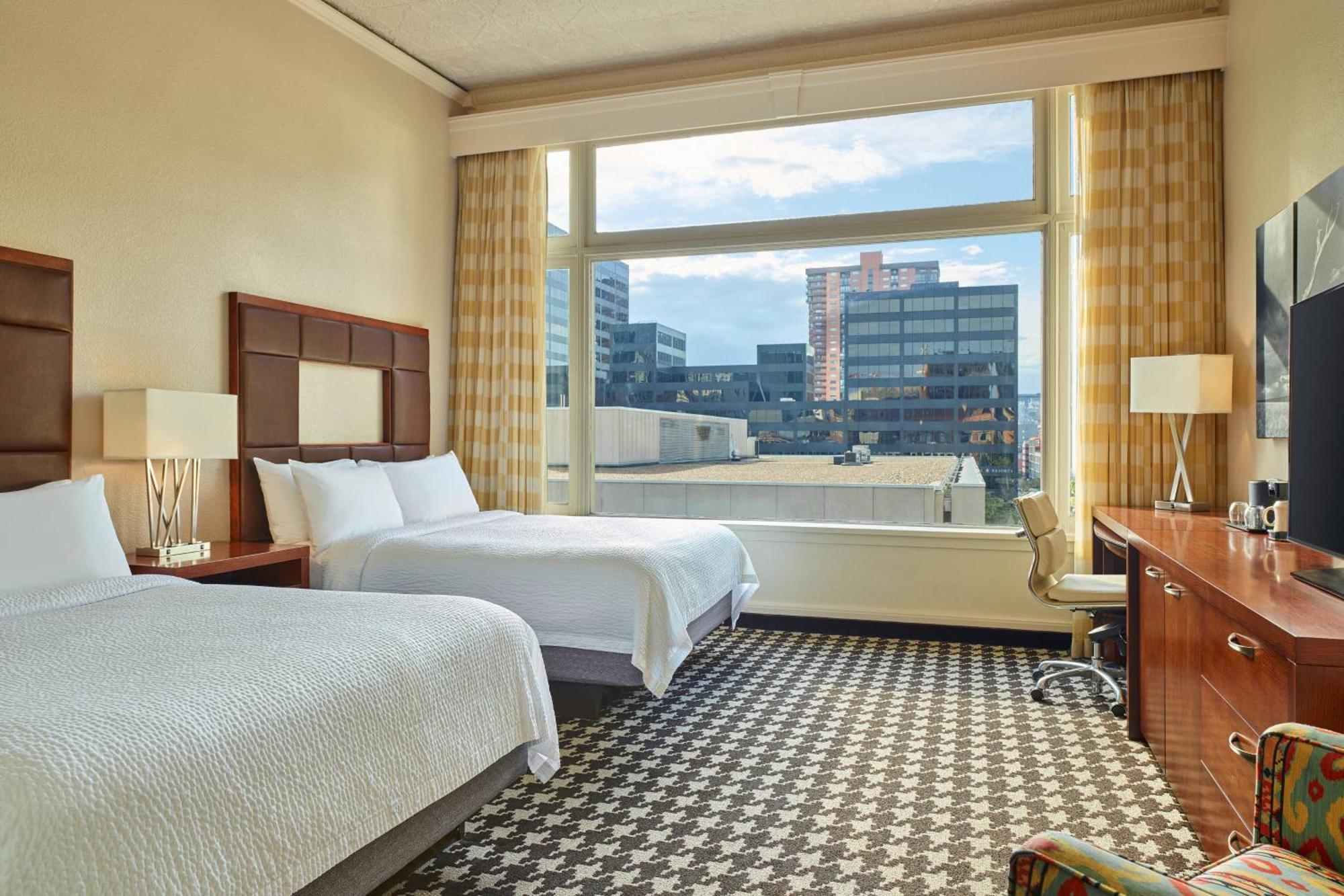 Queen Room with Two Queen Beds and City View,1618279810:JPEG