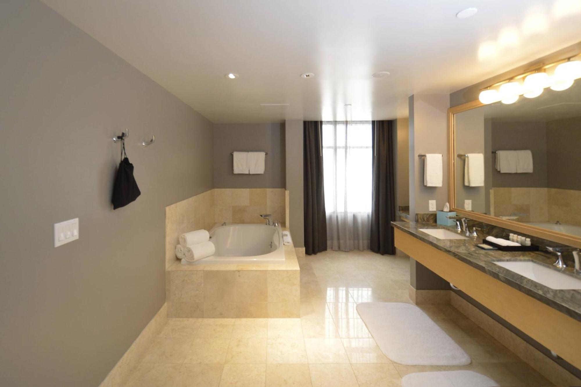 Corner Suite