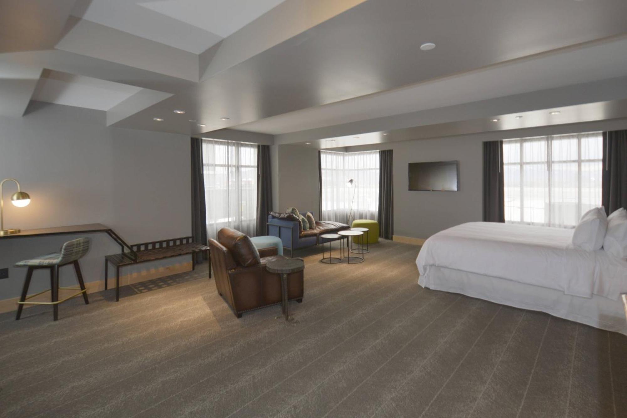 Corner Suite