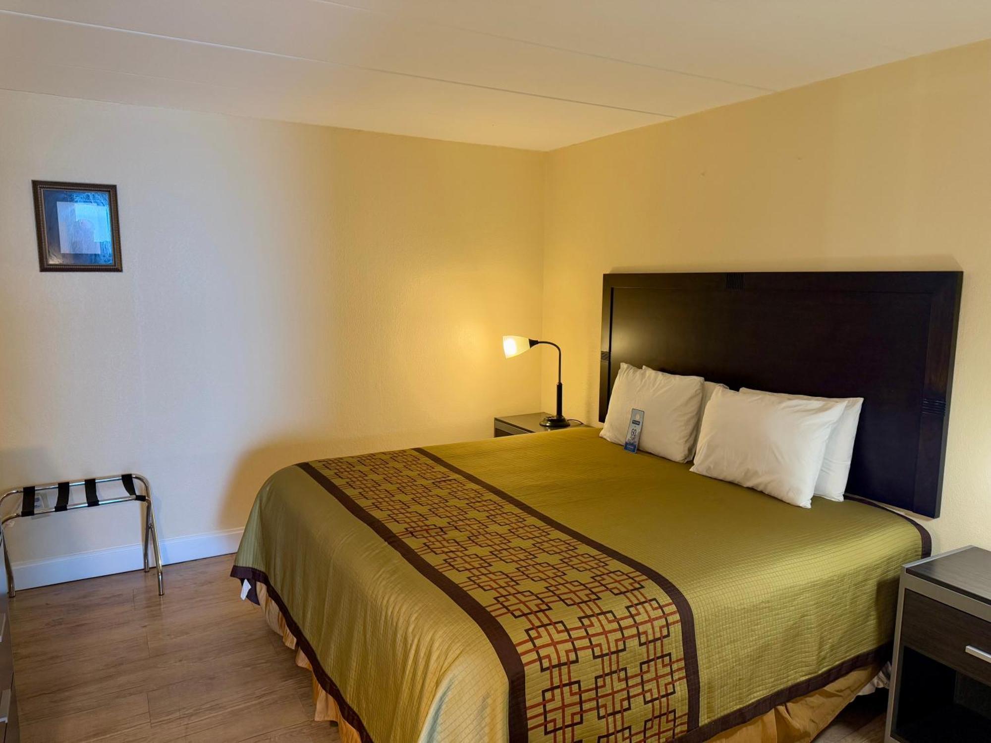 1 King Bed One-Bedroom Oceanfront Non-Smoking,1643167910:JPEG