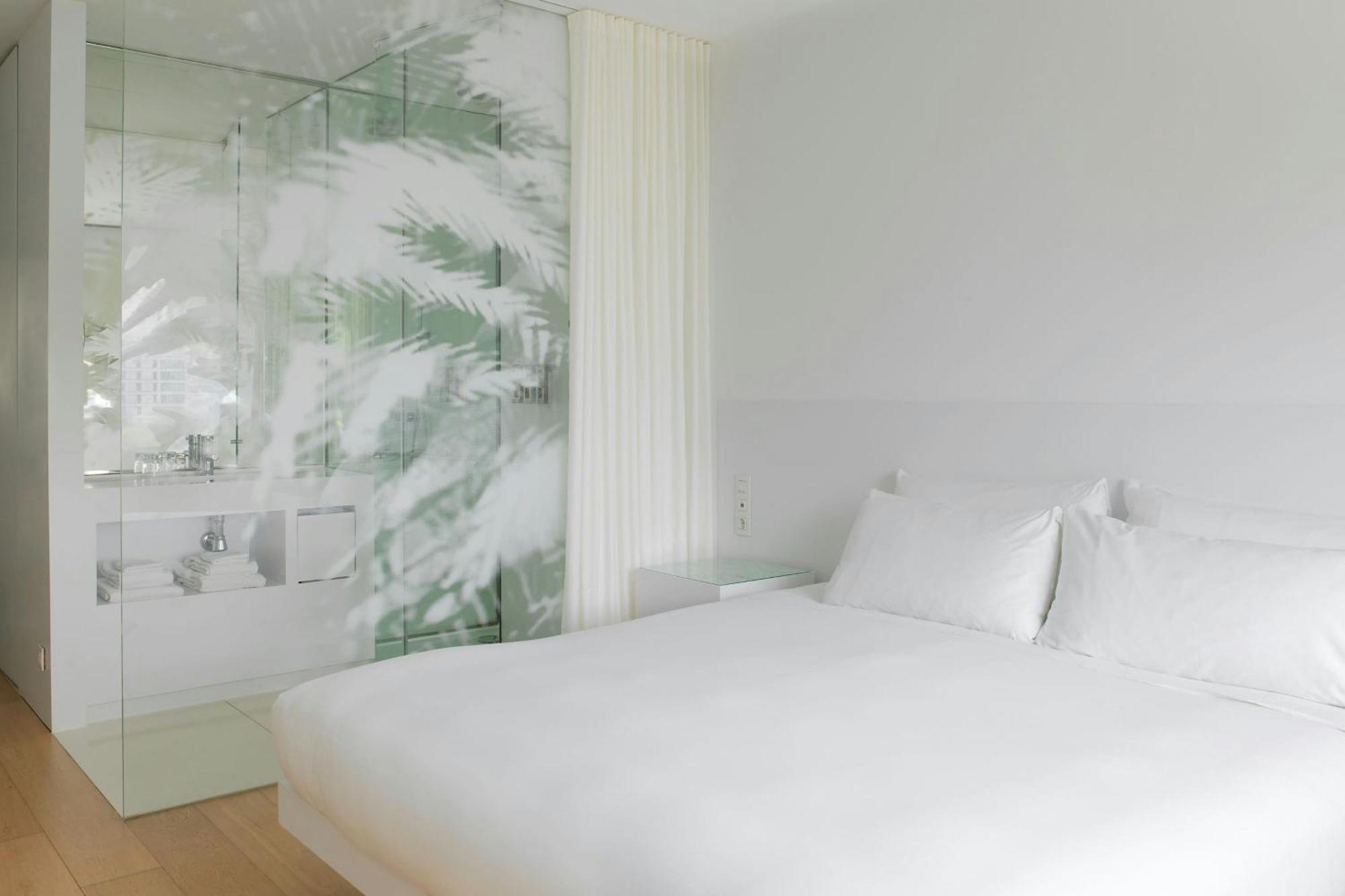 Deluxe King Room City View