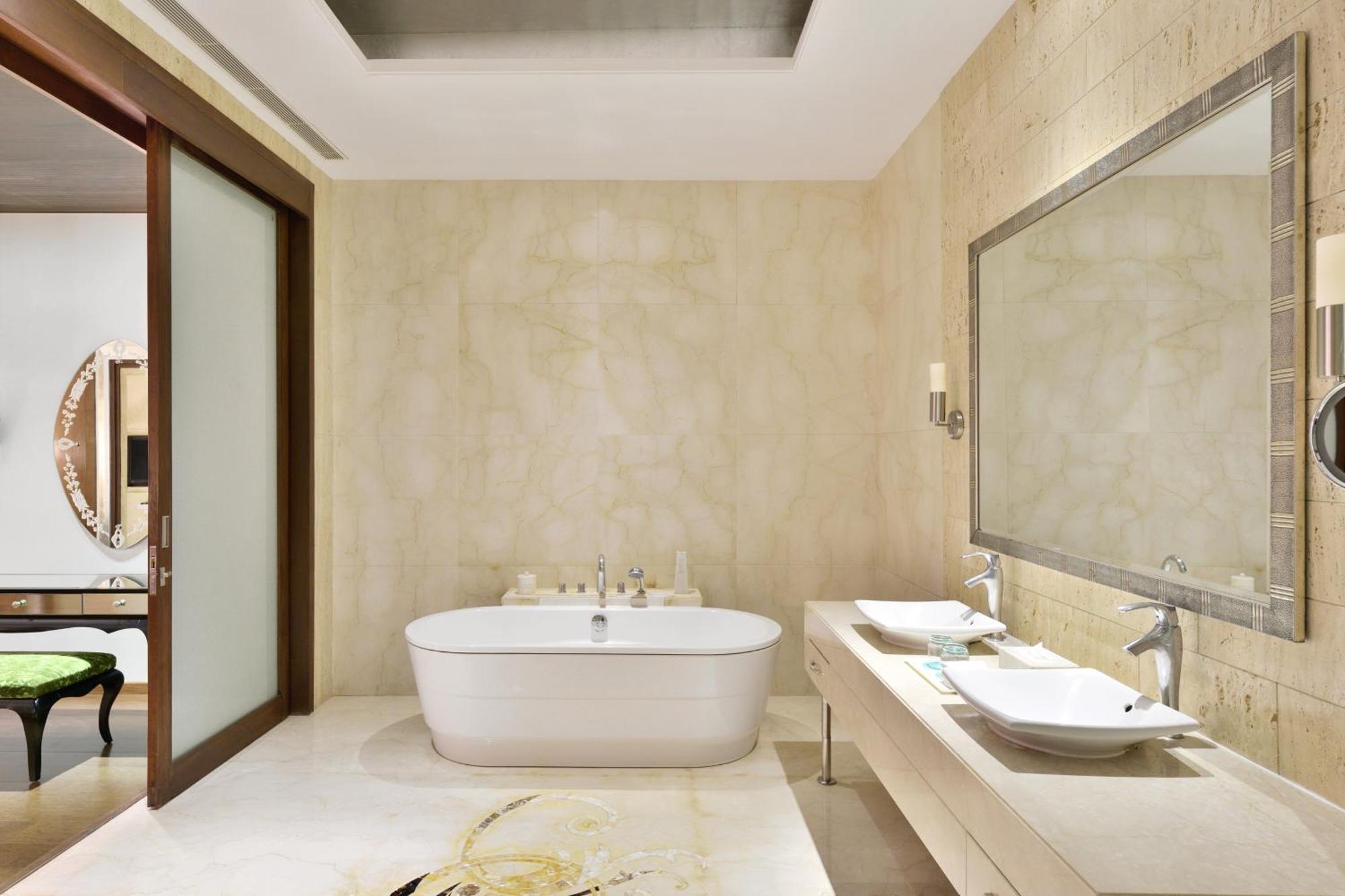 Deluxe Suite with Mountain View(20% discount on food and soft beverages, 30% discount on Spa,Buy 1 get 1 on select brands at Madeira bar between 4 pm - 10 pm),1643171191:JPEG