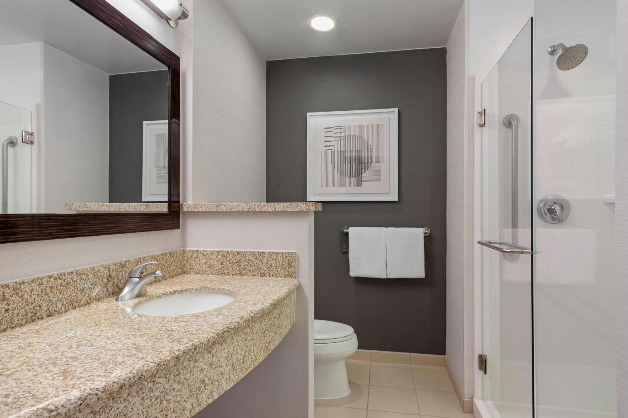 Queen Room Two Queen Beds Hearing Accessible
