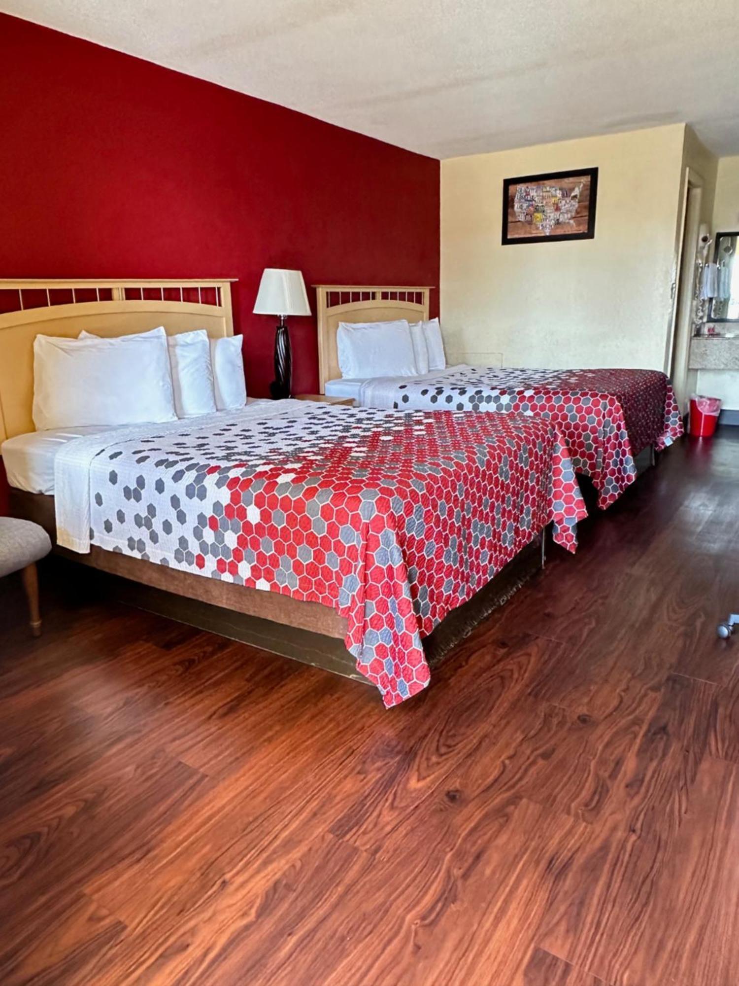 Queen Room with Two Queen Beds - Non-Smoking