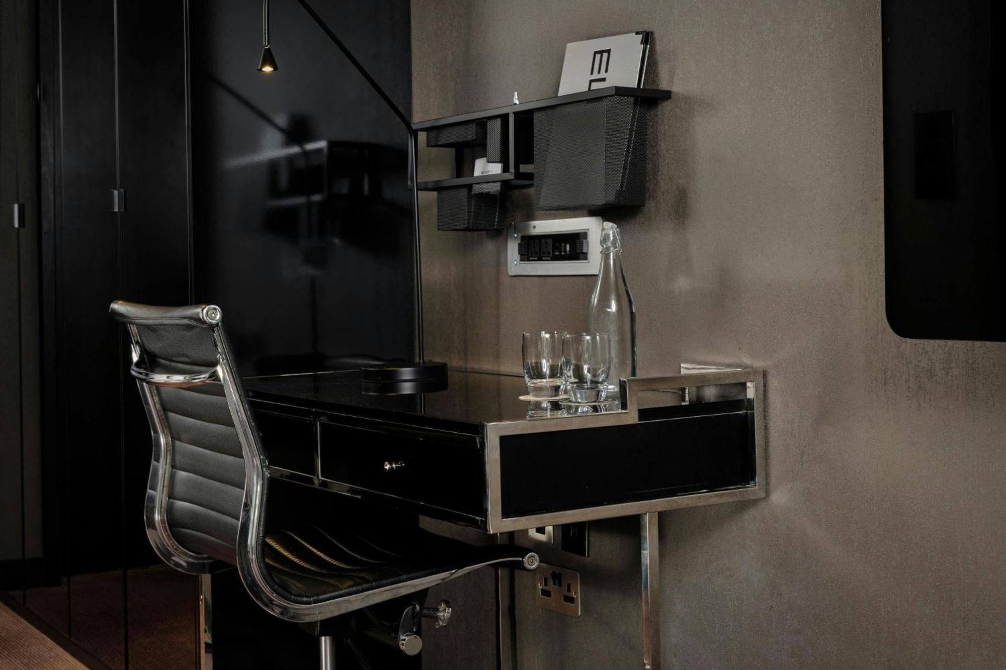 Anything But Standard Guest room Queen City view