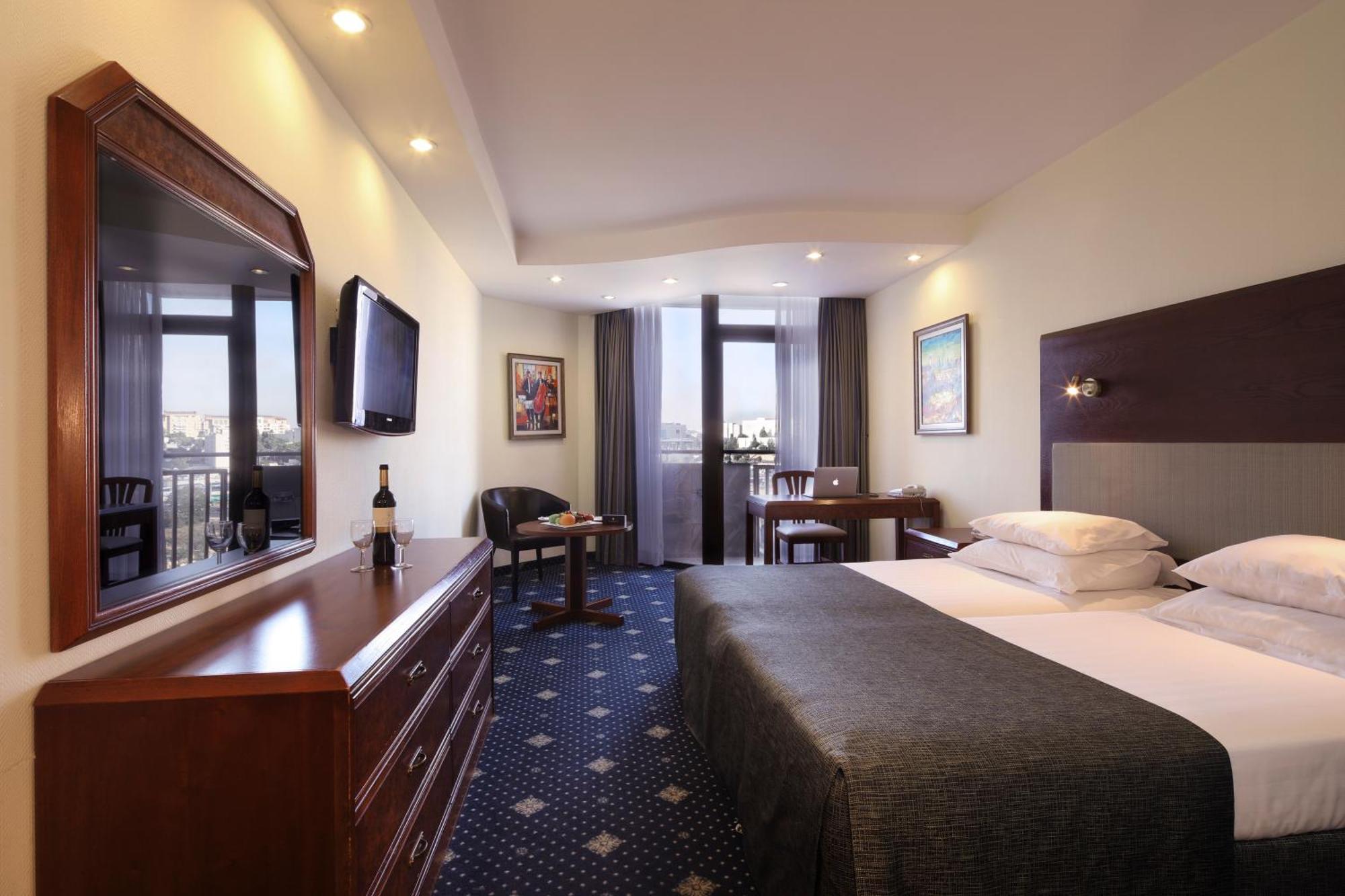 Twin Beds Deluxe Room Non-Smoking