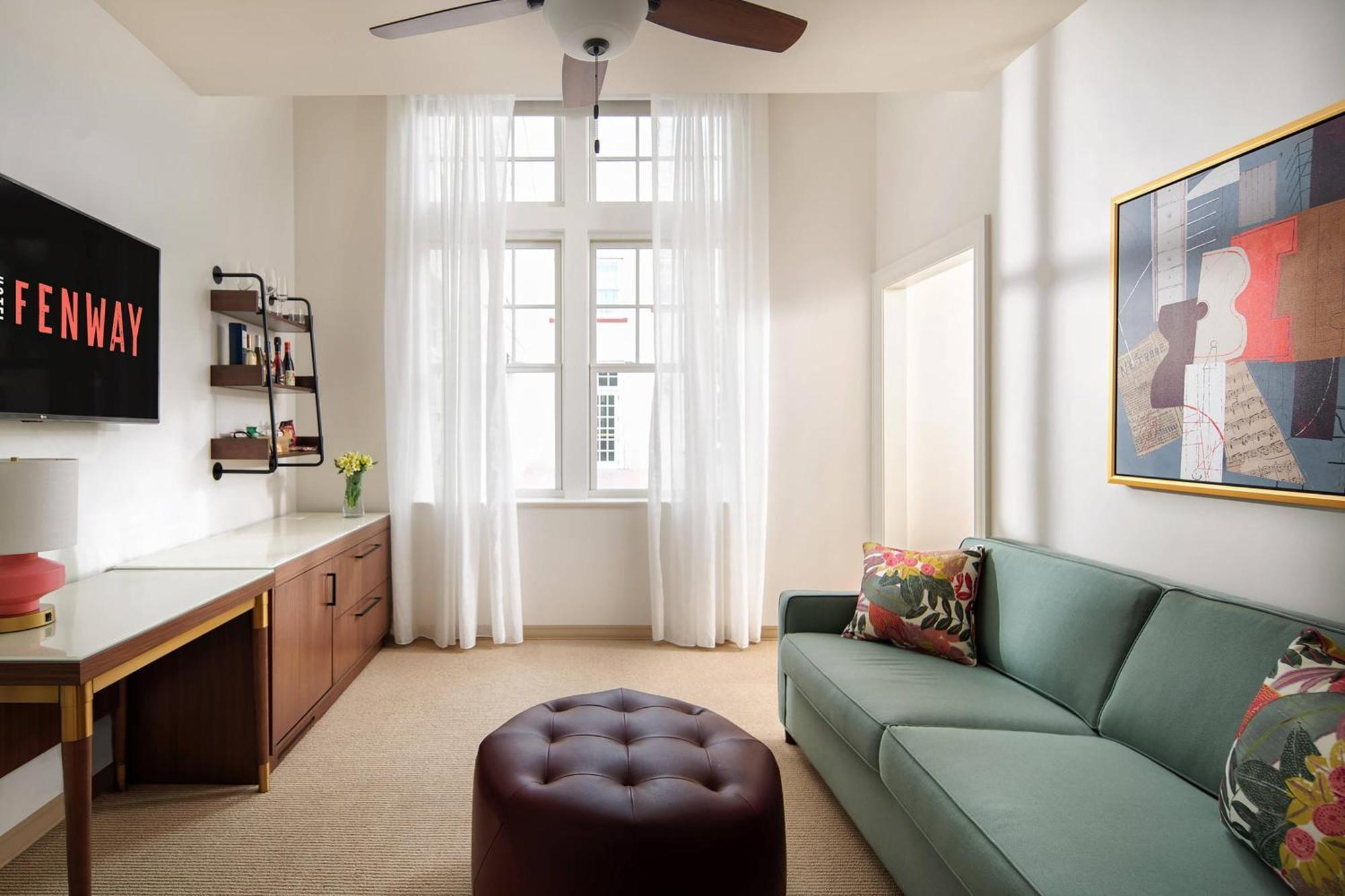 One-Bedroom Suite Sofa Bed,1643189872:JPEG