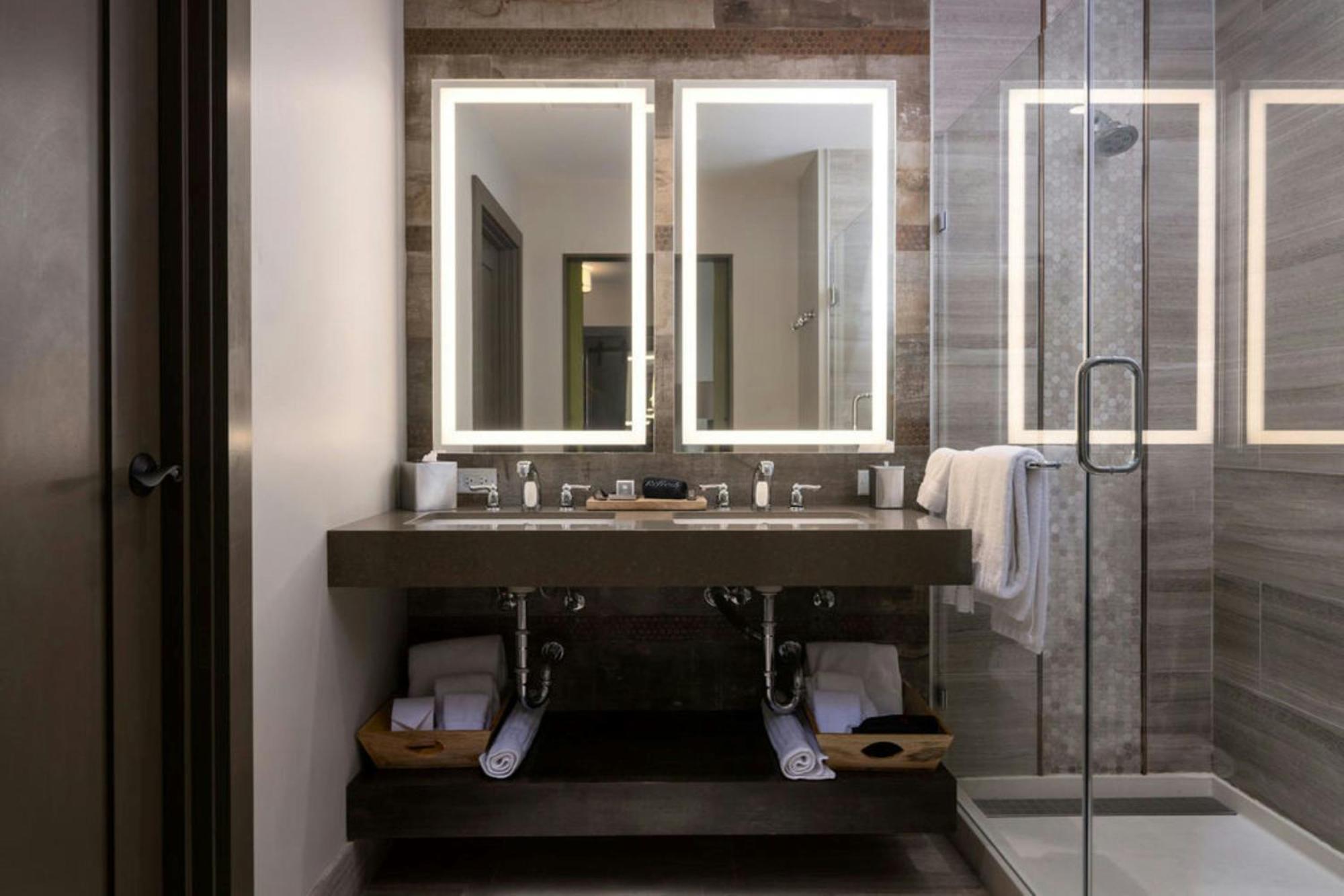 Junior King Suite