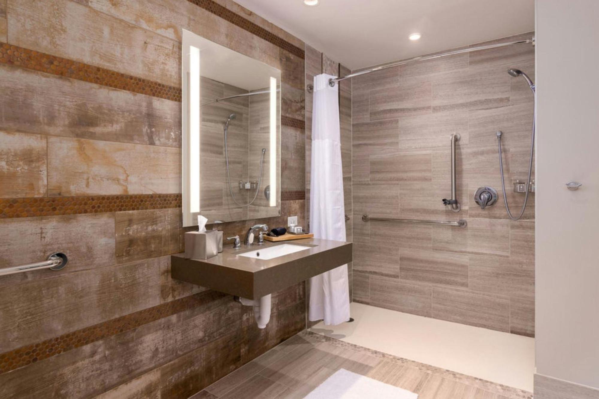 Junior King Suite