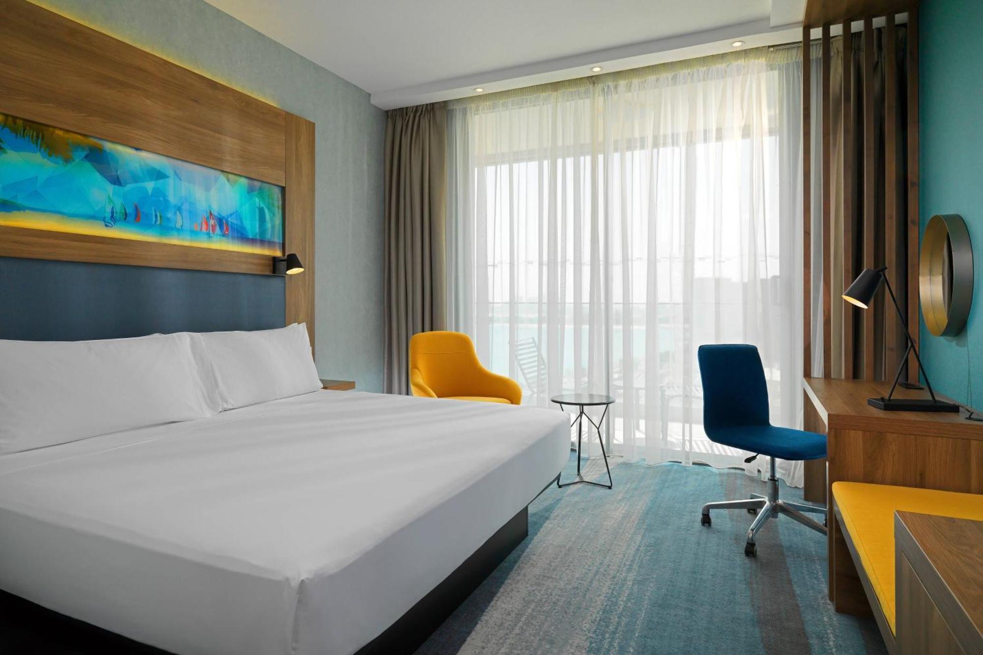 Aloft King Room including F&B Spa & Abra Boat Tour
