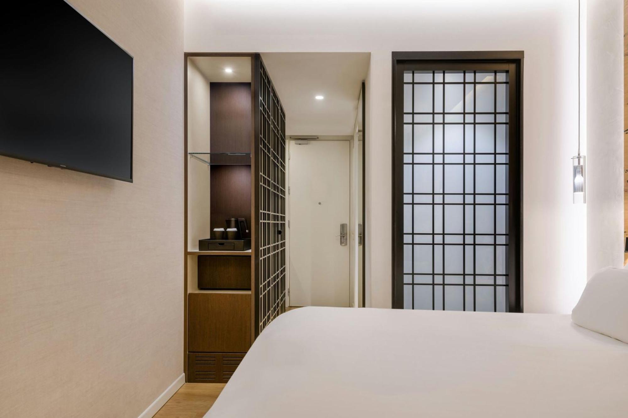Classic Room Queen Bed