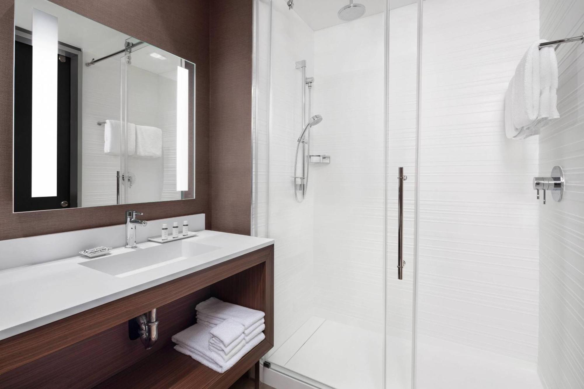 King Room Roll Shower Sofa Bed Mobility Access or Hearing Accessible,1643199542:JPEG