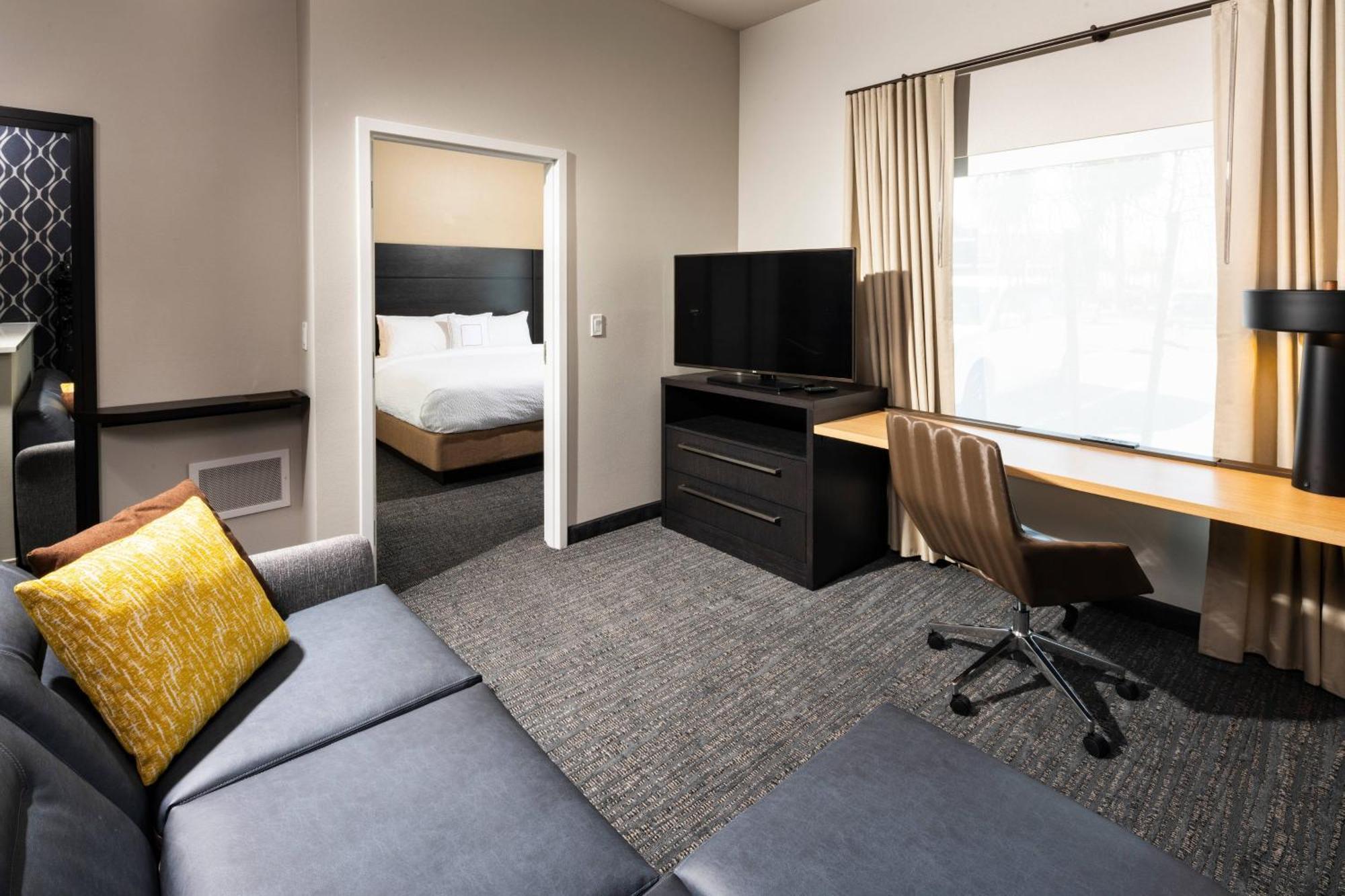 1 Bedroom Suite 1 King Sofa bed