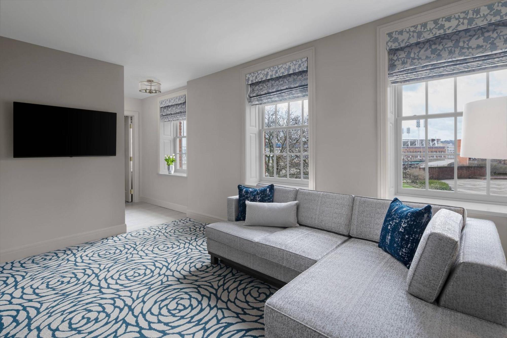 Larger Guest room, 1 King, Park view,1643210036:JPEG